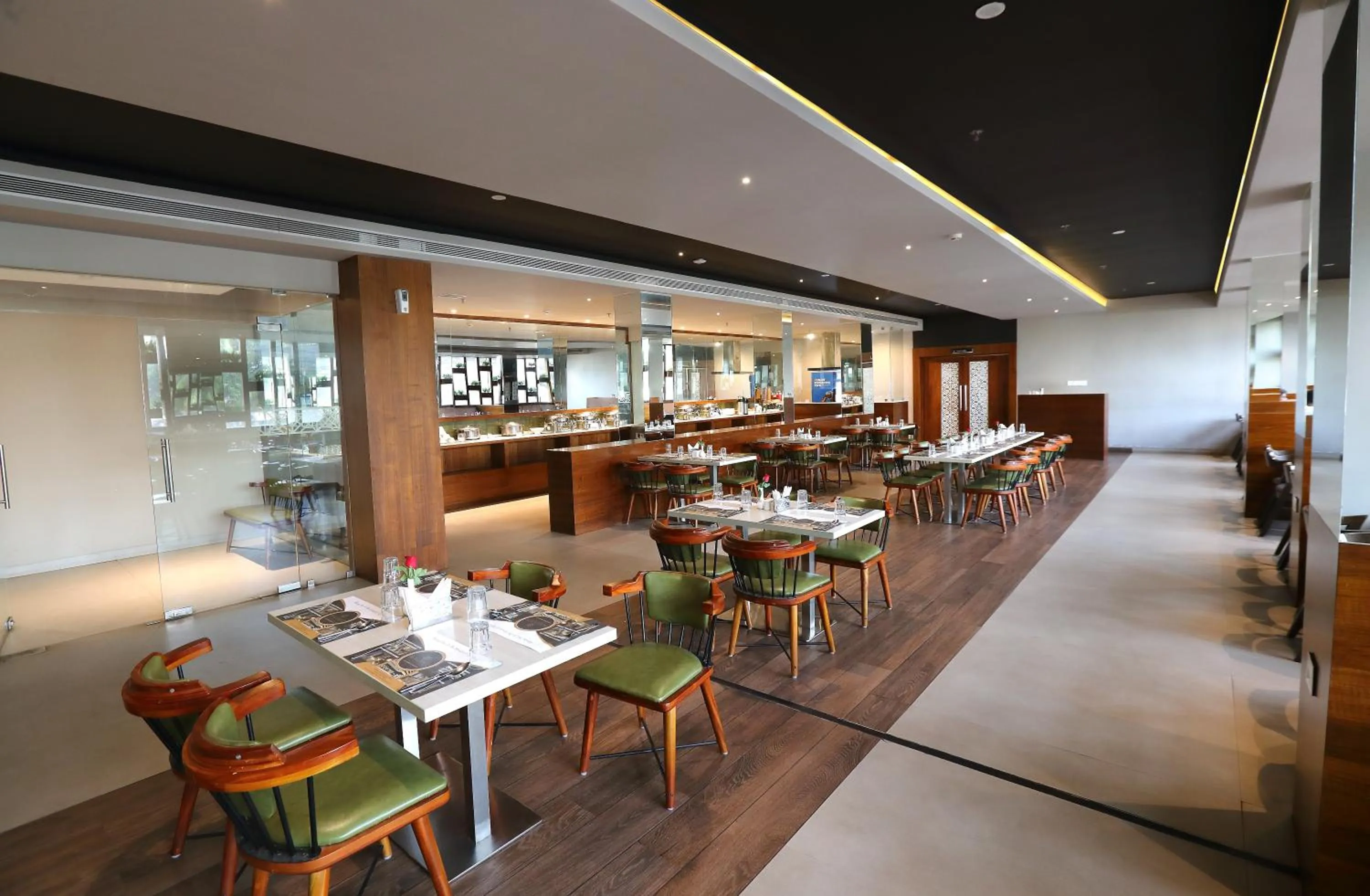 Restaurant/places to eat in Magnet Hotel