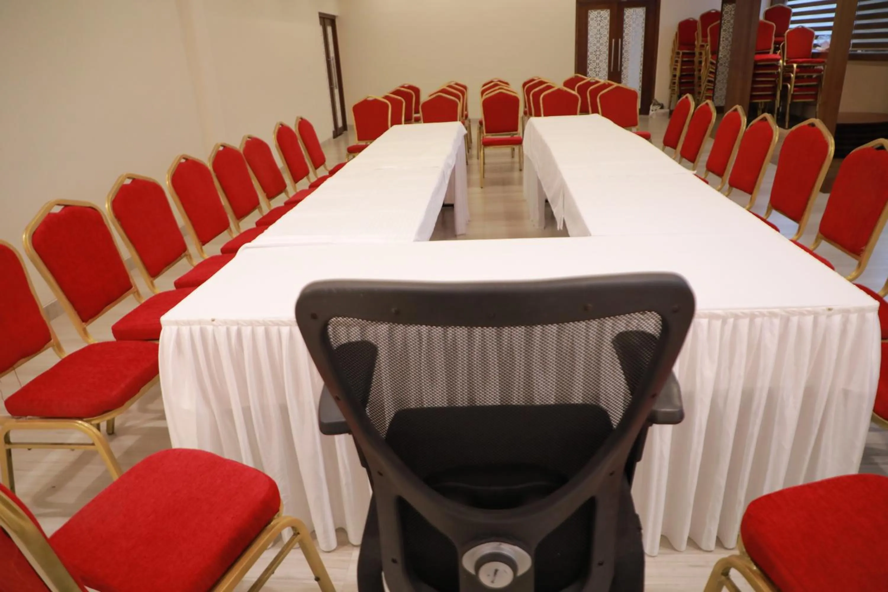 Business facilities in Magnet Hotel