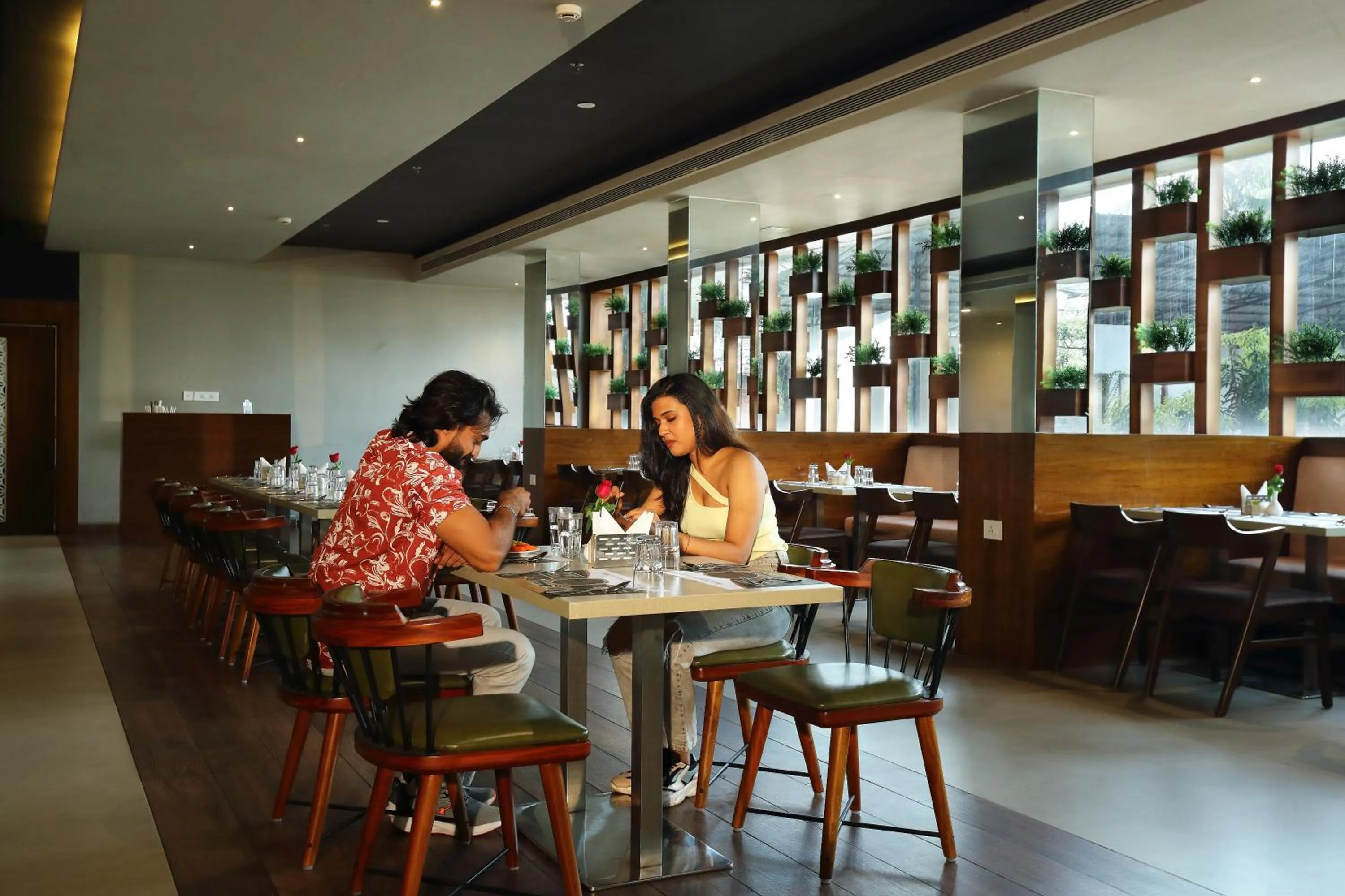 Restaurant/places to eat in Magnet Hotel