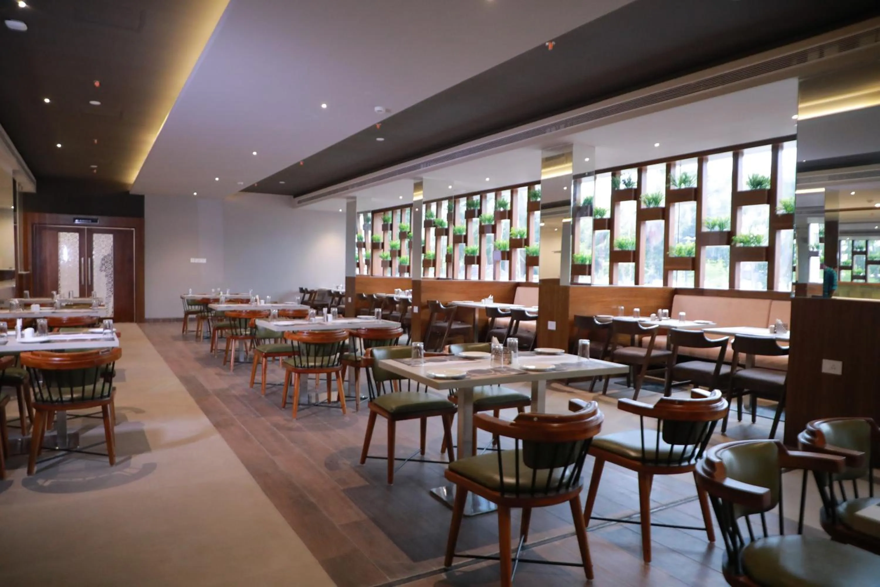 Restaurant/places to eat in Magnet Hotel