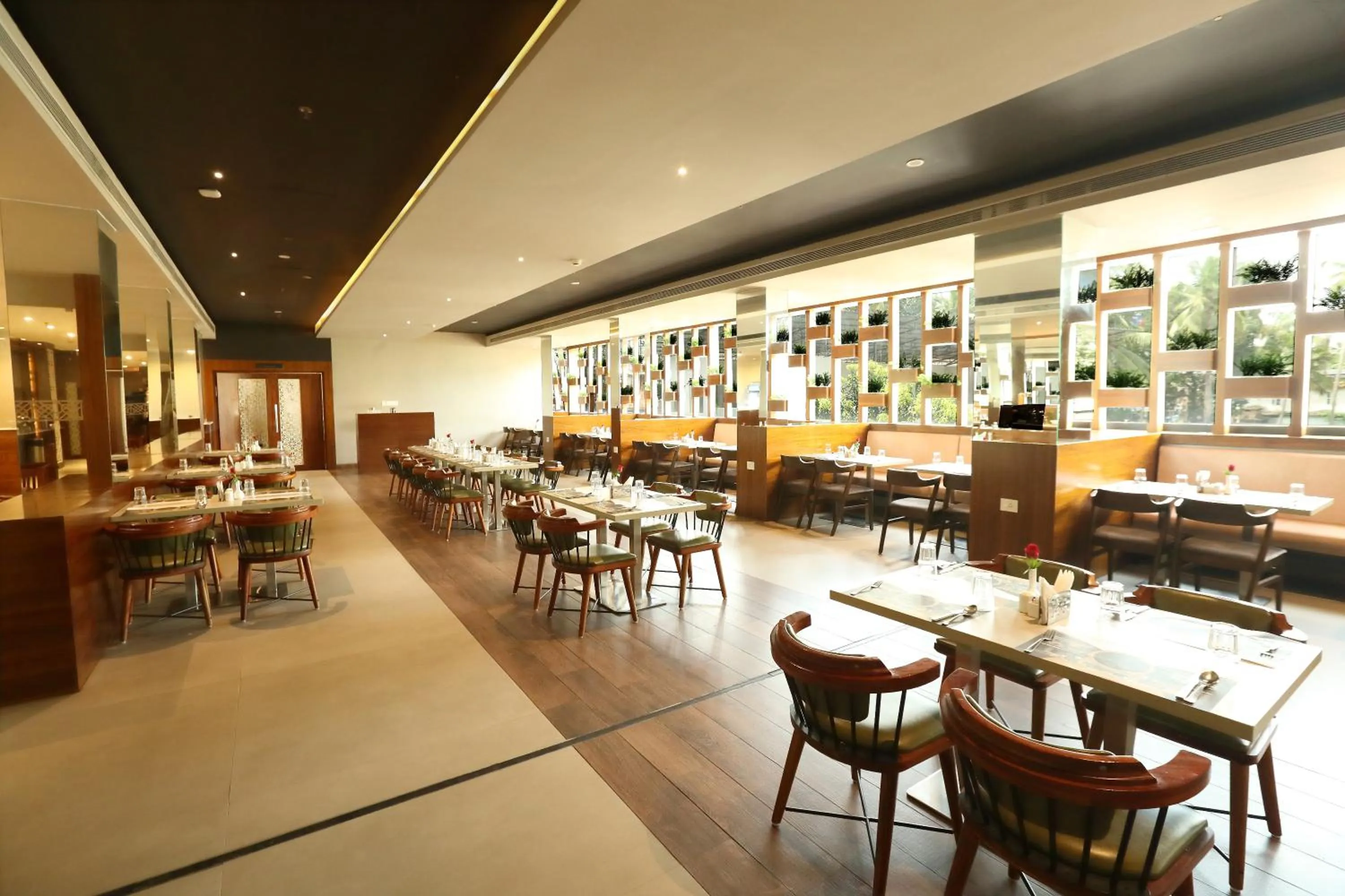 Restaurant/places to eat in Magnet Hotel