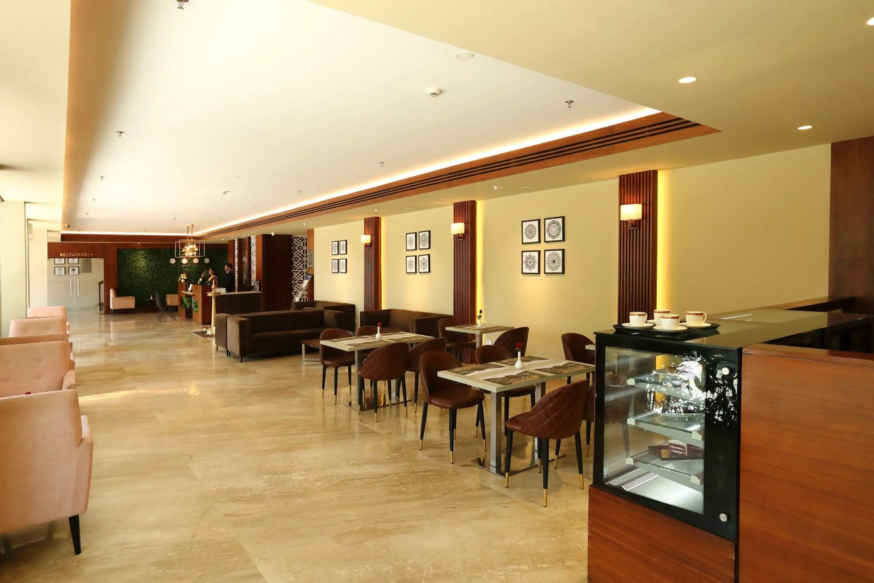 Restaurant/places to eat in Magnet Hotel