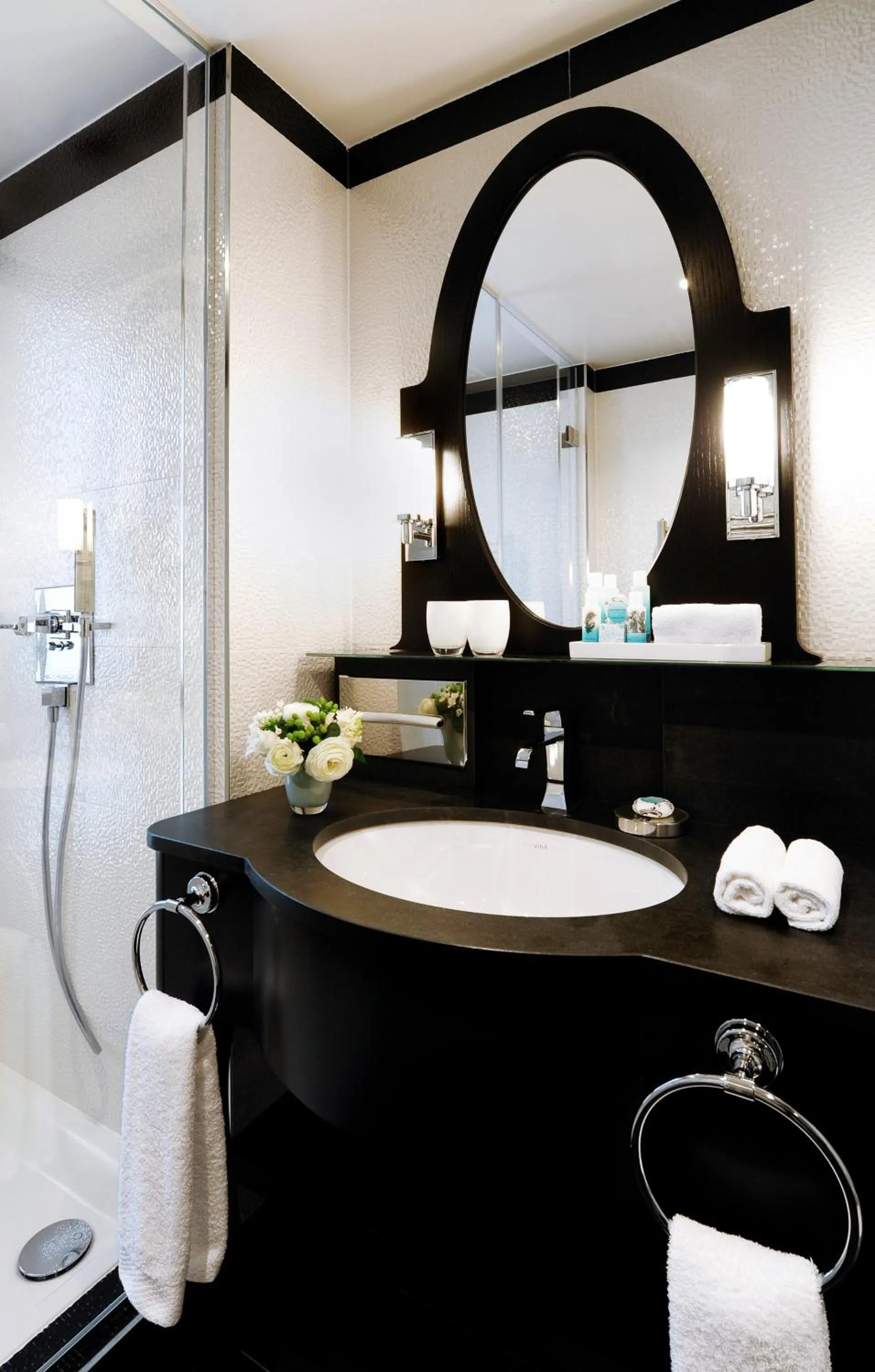 Bathroom in Hôtel Tiffany by Fassbind