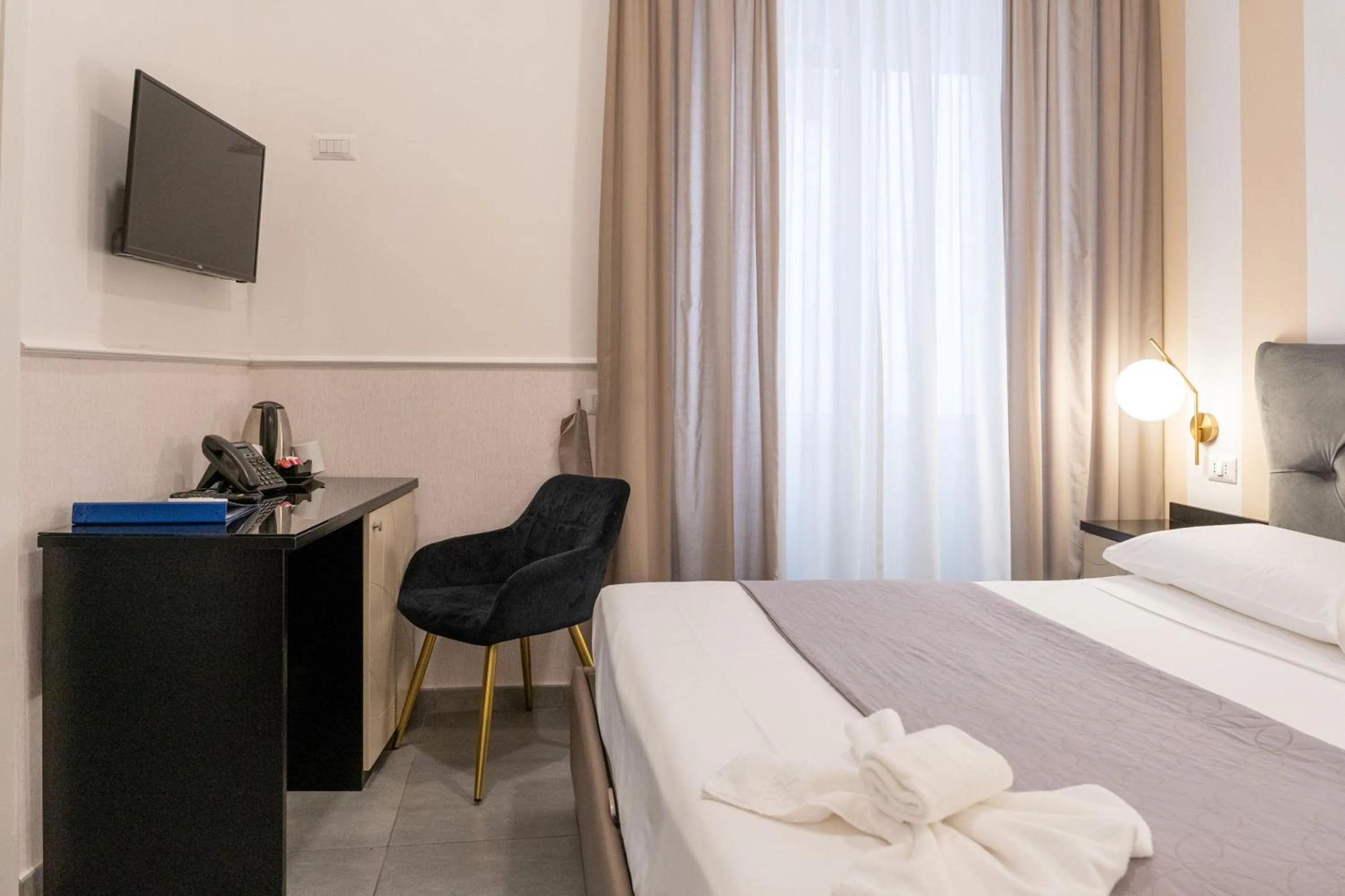 Photo of the whole room, Bed in Hotel San Michele