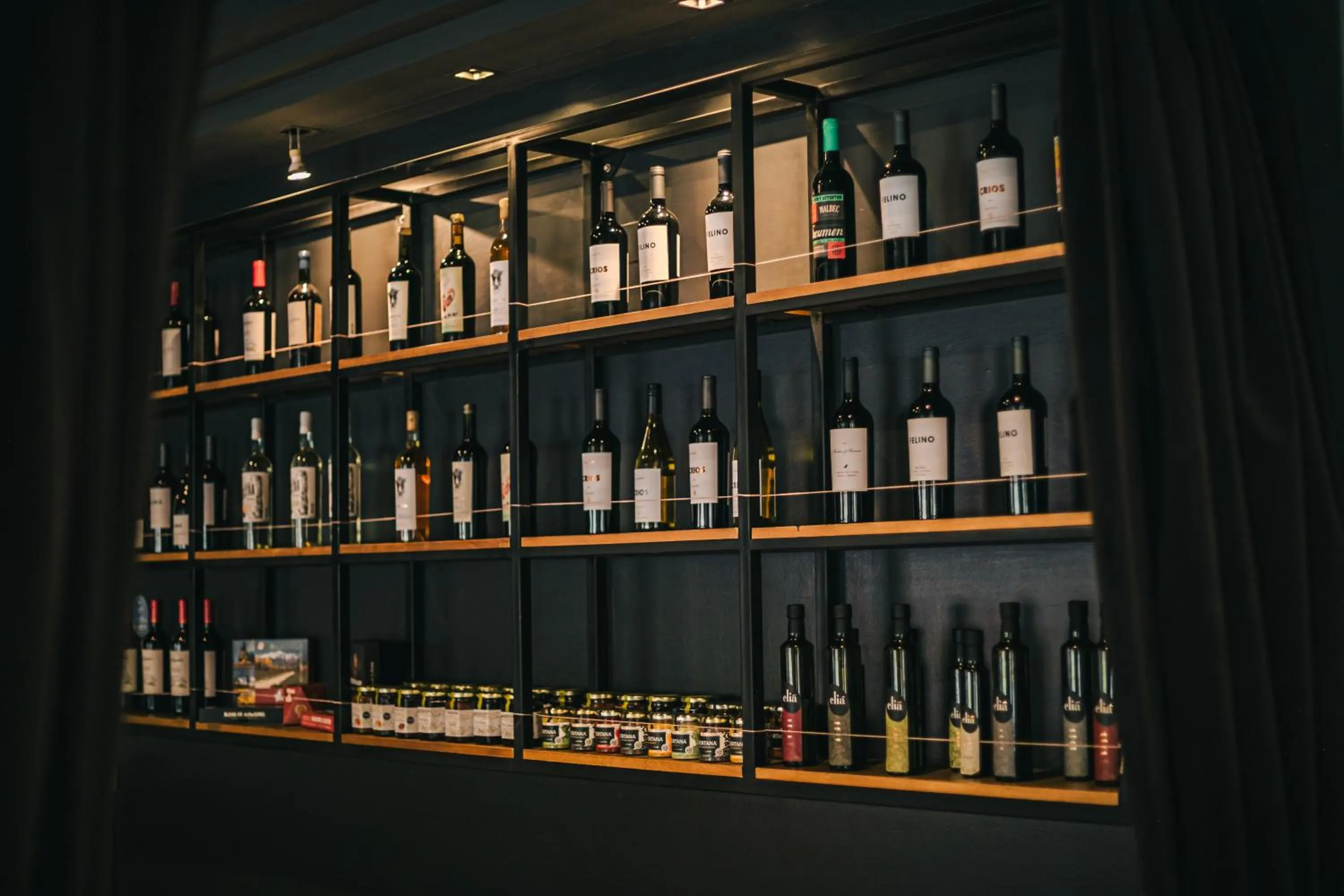 Lounge or bar in Portal Plaza Suites