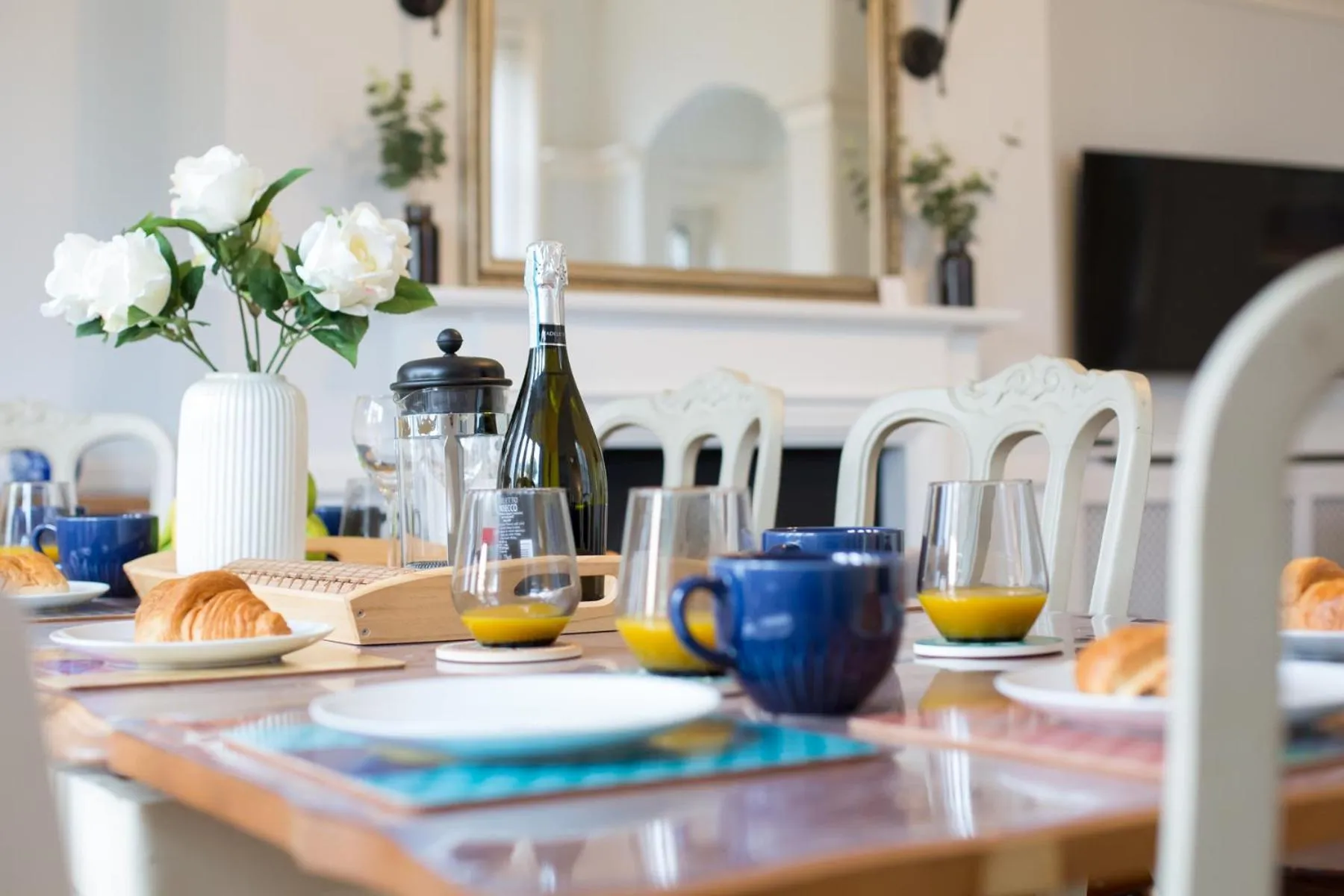 Dining area in The Old Coastguard House