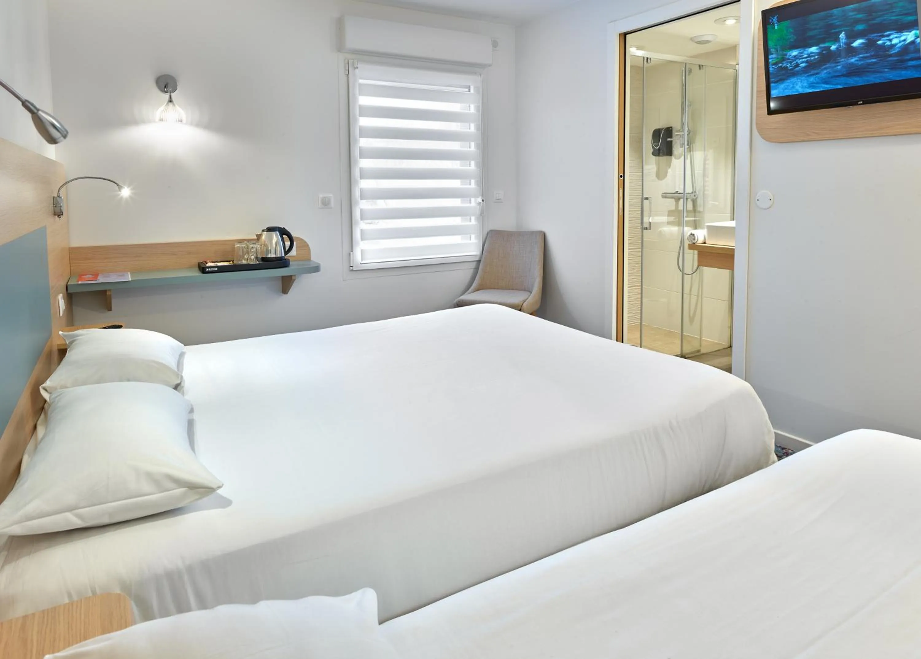 Photo of the whole room, Bed in Hôtel REVOTEL Nancy Centre Gare et Congrès