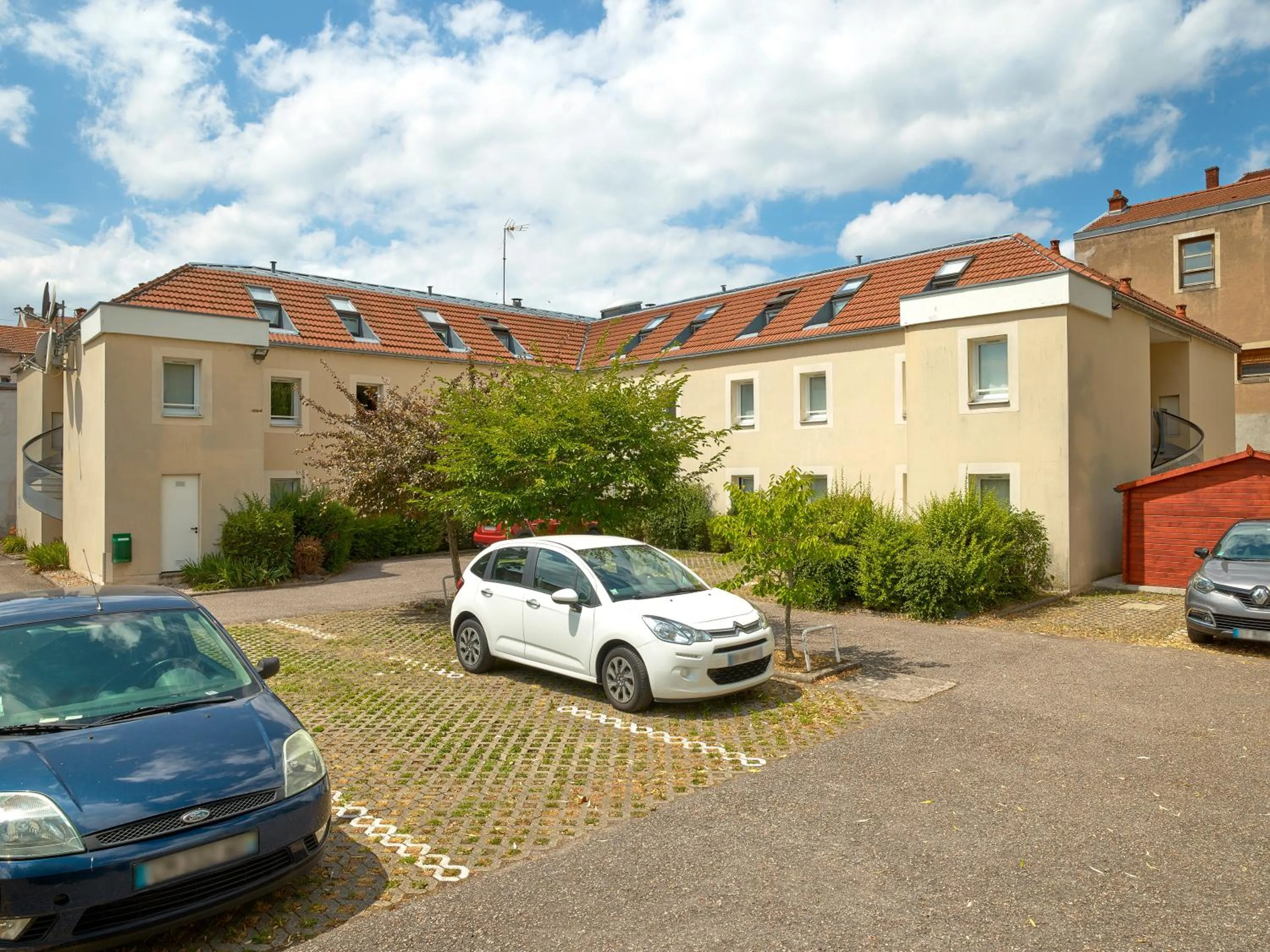 Parking in Hôtel REVOTEL Nancy Centre Gare et Congrès