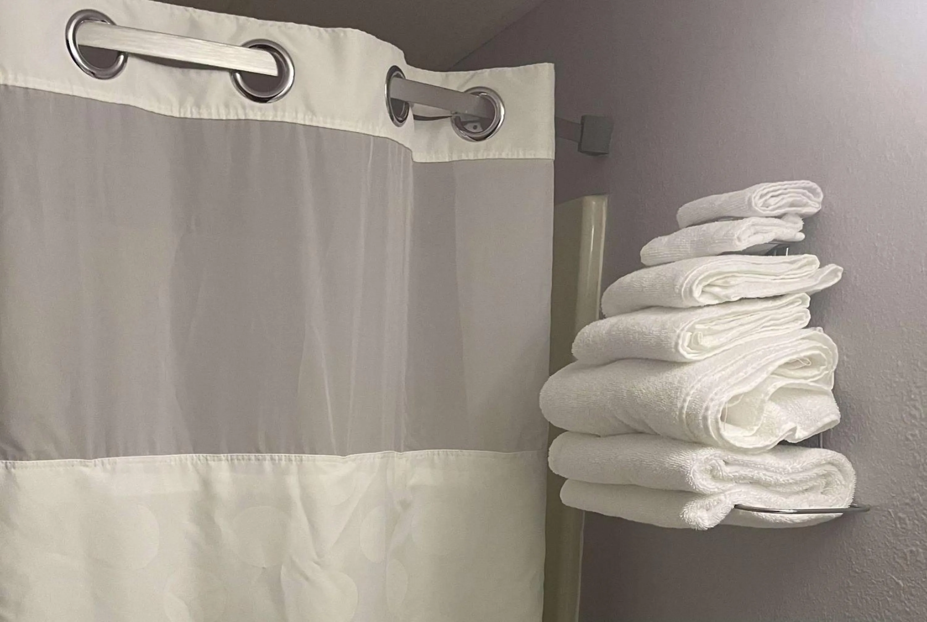 TV and multimedia in Travelodge by Wyndham Lincoln South