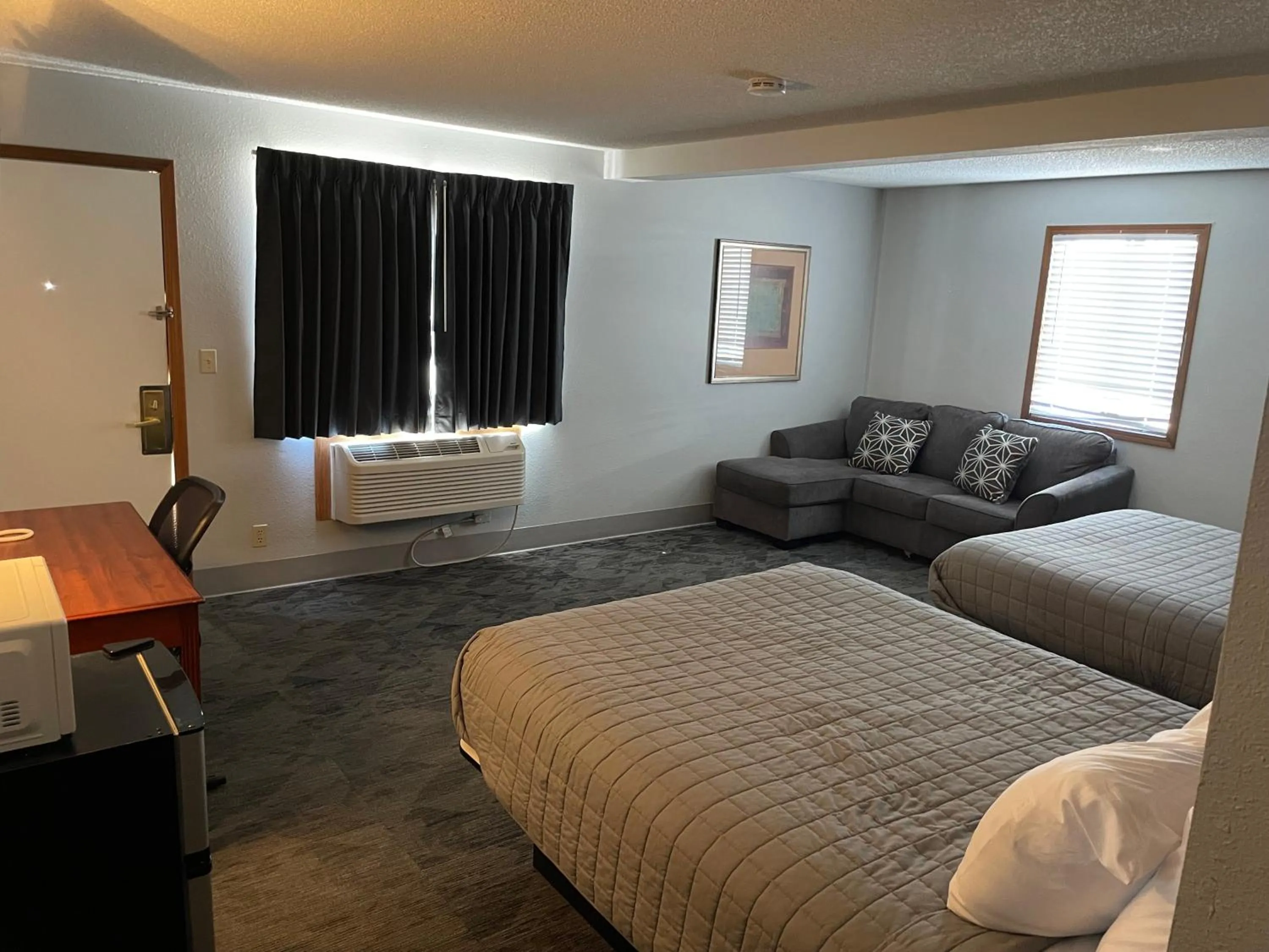 Bed in Travelodge by Wyndham Lincoln South