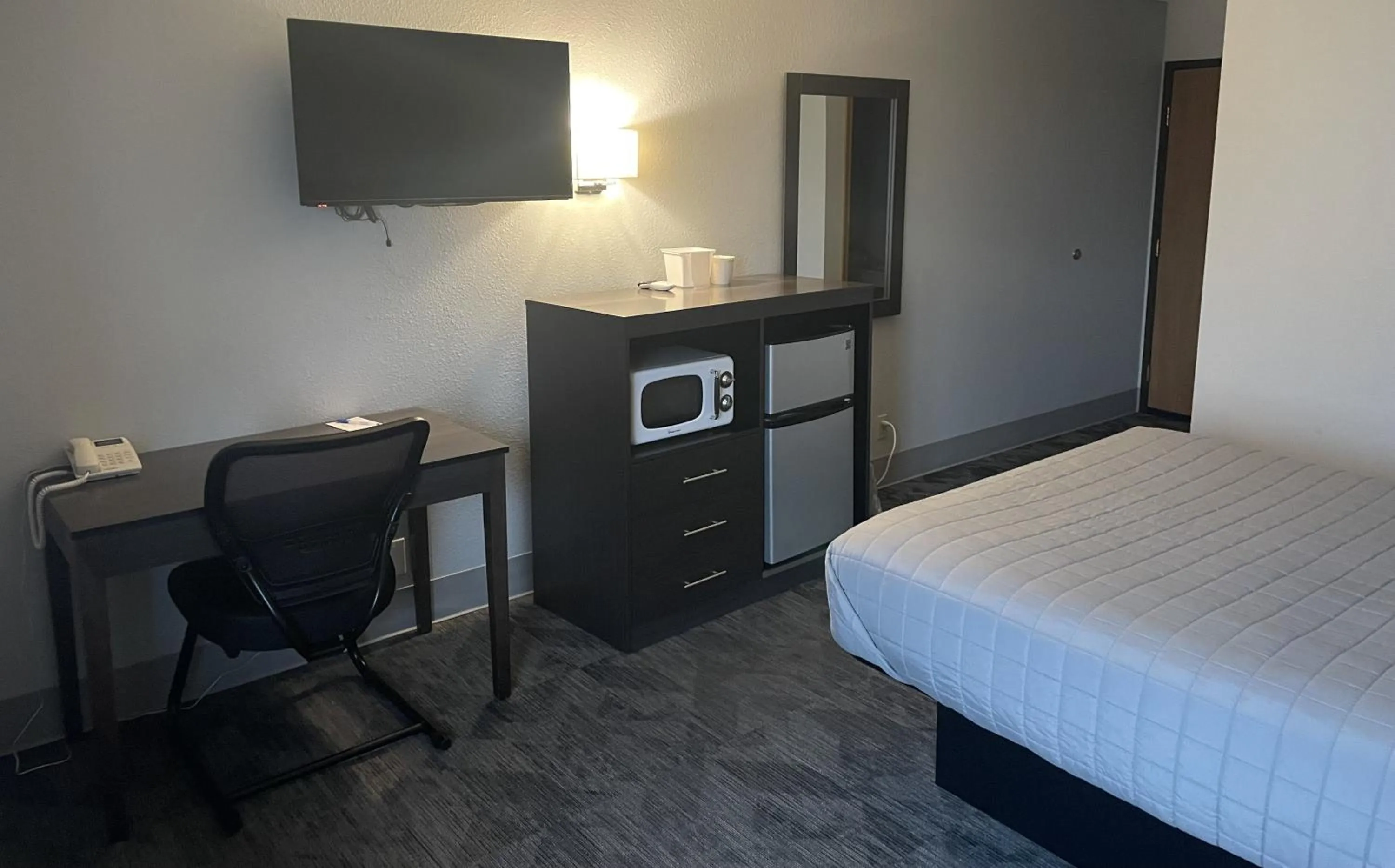 Bed in Travelodge by Wyndham Lincoln South