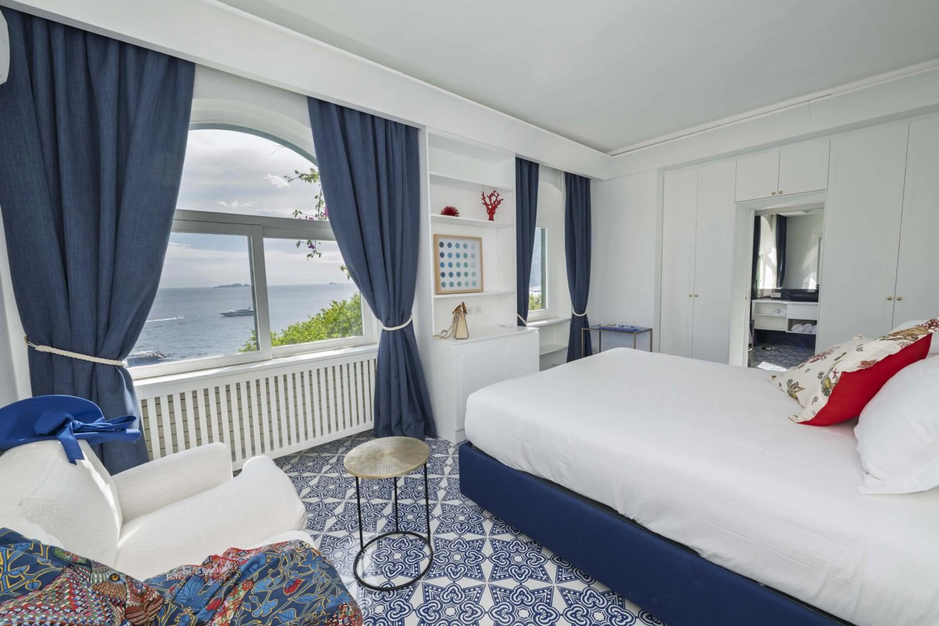 Bedroom, Bed in Amore Rentals - Villa Lo Scoglio