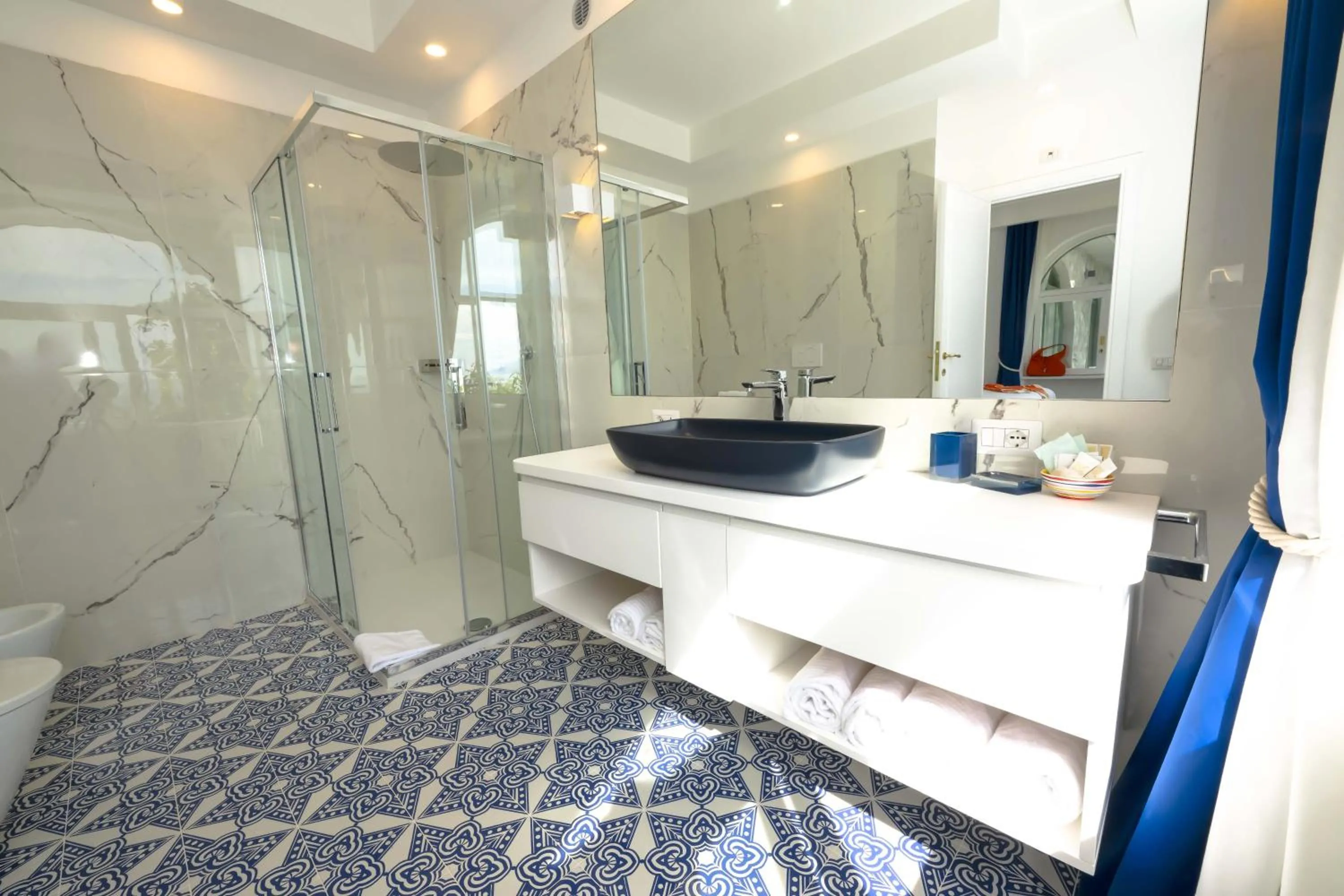 Bathroom in Amore Rentals - Villa Lo Scoglio
