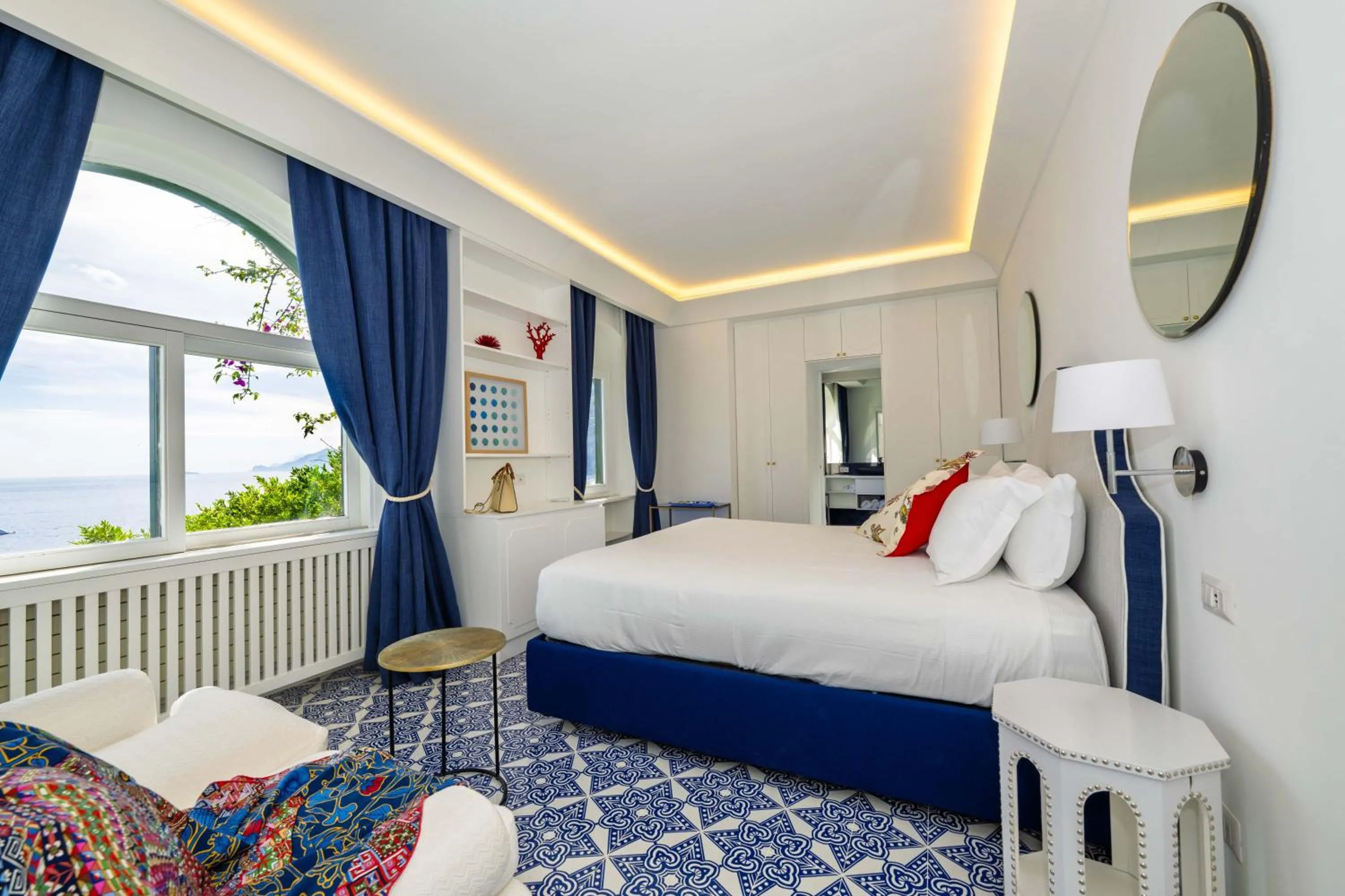 Bedroom, Bed in Amore Rentals - Villa Lo Scoglio