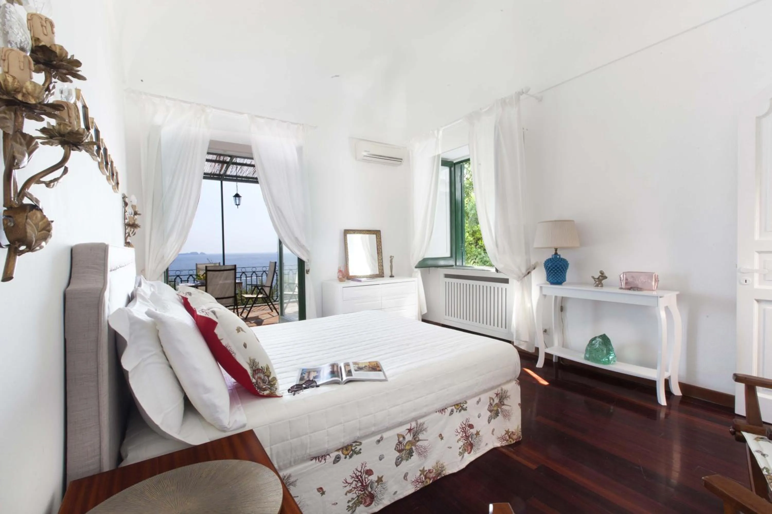 Bedroom, Bed in Amore Rentals - Villa Lo Scoglio