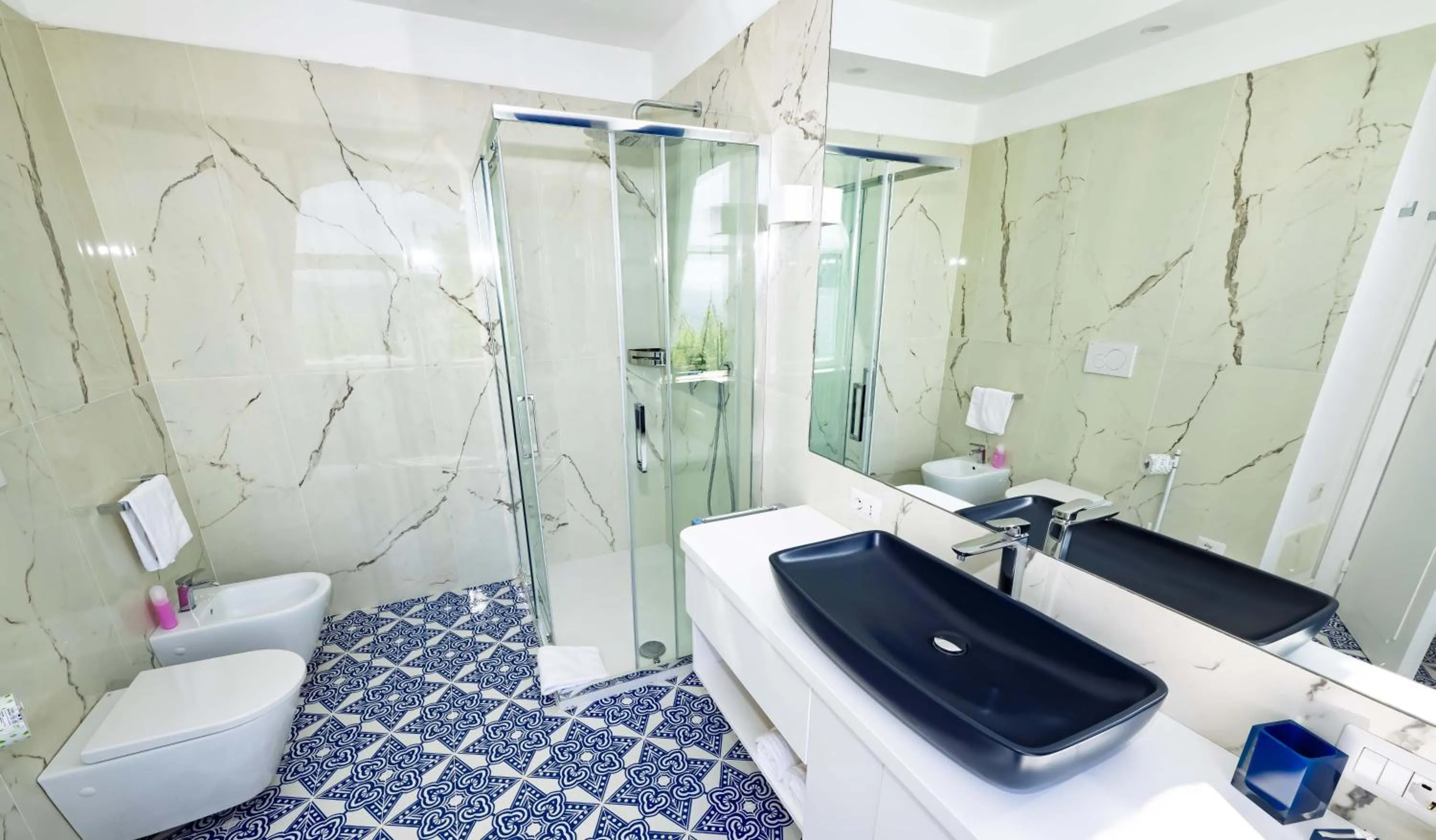 Bathroom in Amore Rentals - Villa Lo Scoglio