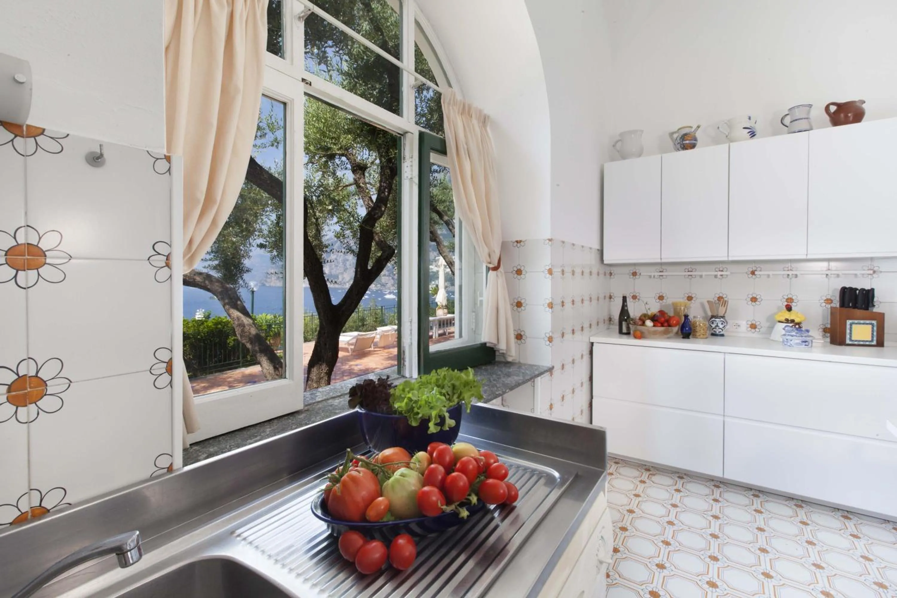 Kitchen or kitchenette in Amore Rentals - Villa Lo Scoglio
