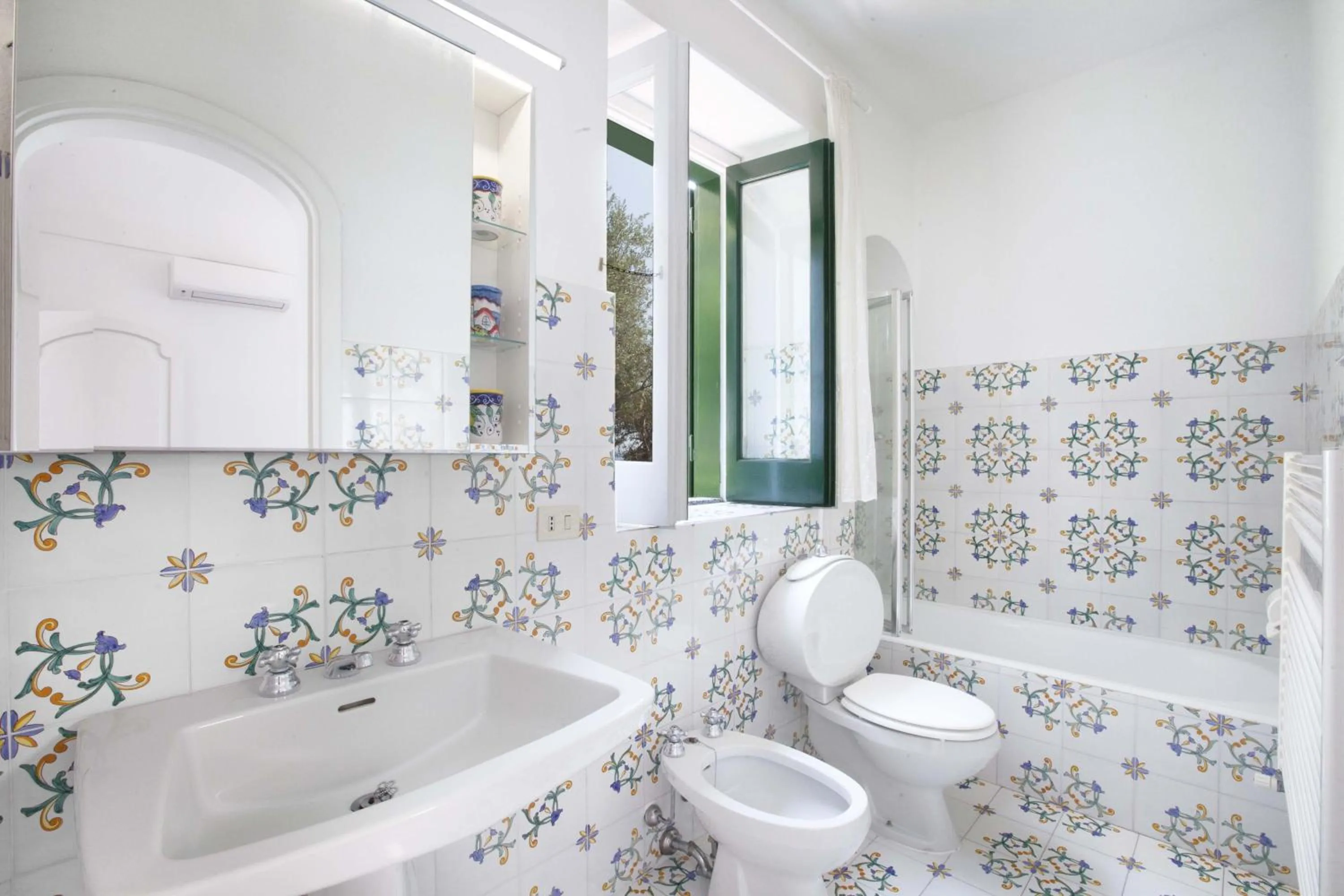 Bathroom in Amore Rentals - Villa Lo Scoglio