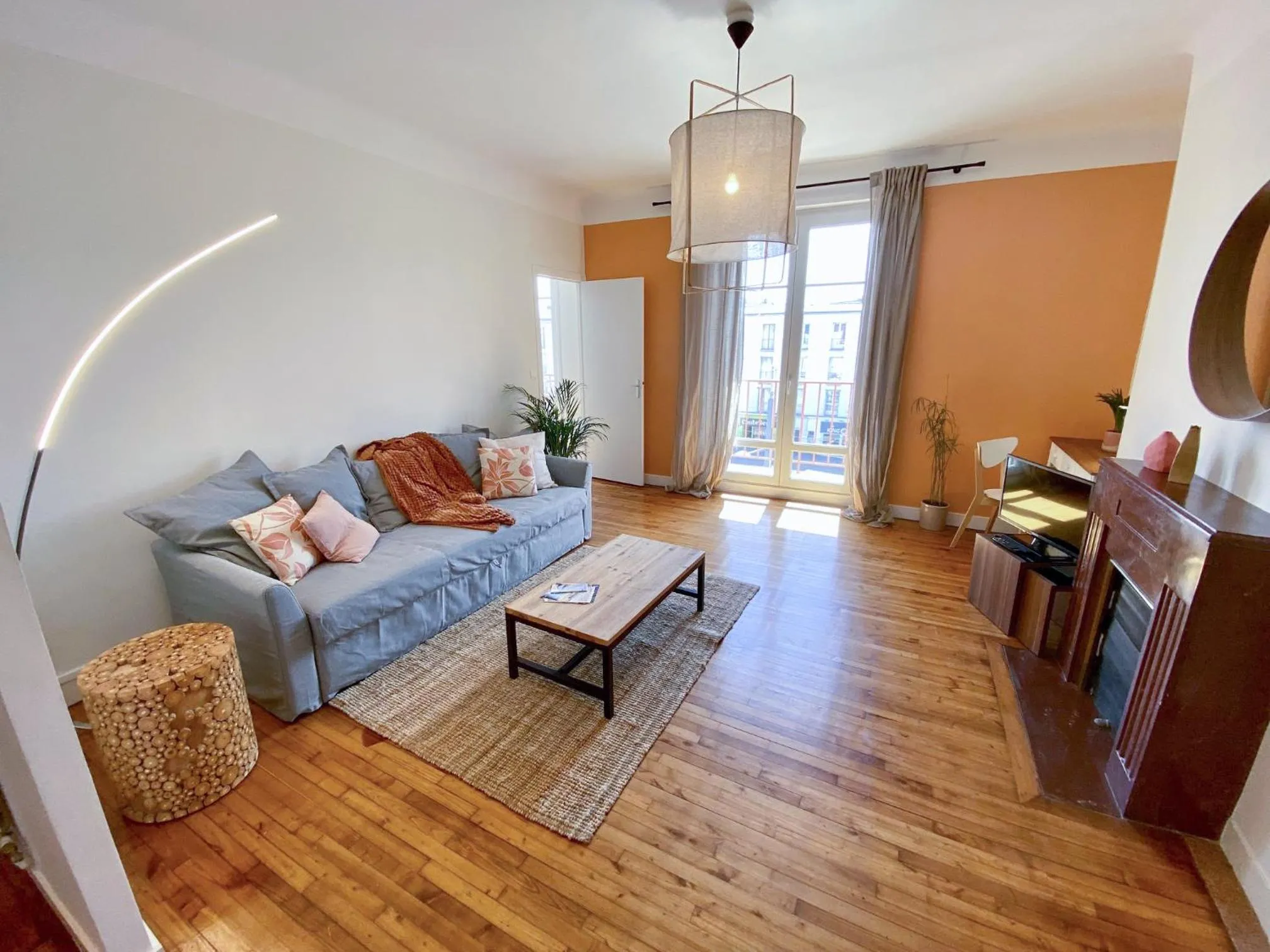 Appartement spacieux avec balcon et parking