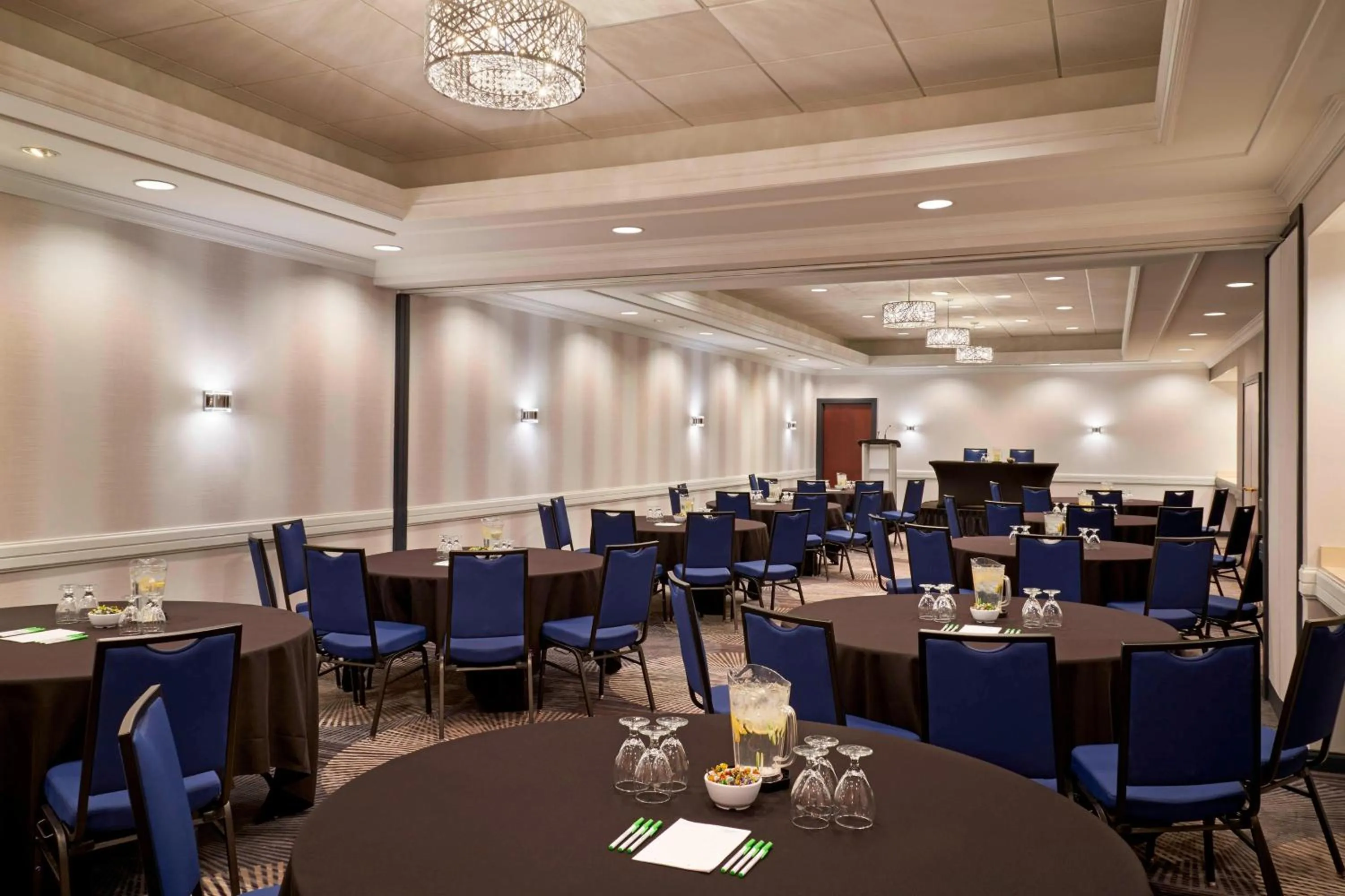 Meeting/conference room in Courtyard by Marriott Toronto Downtown