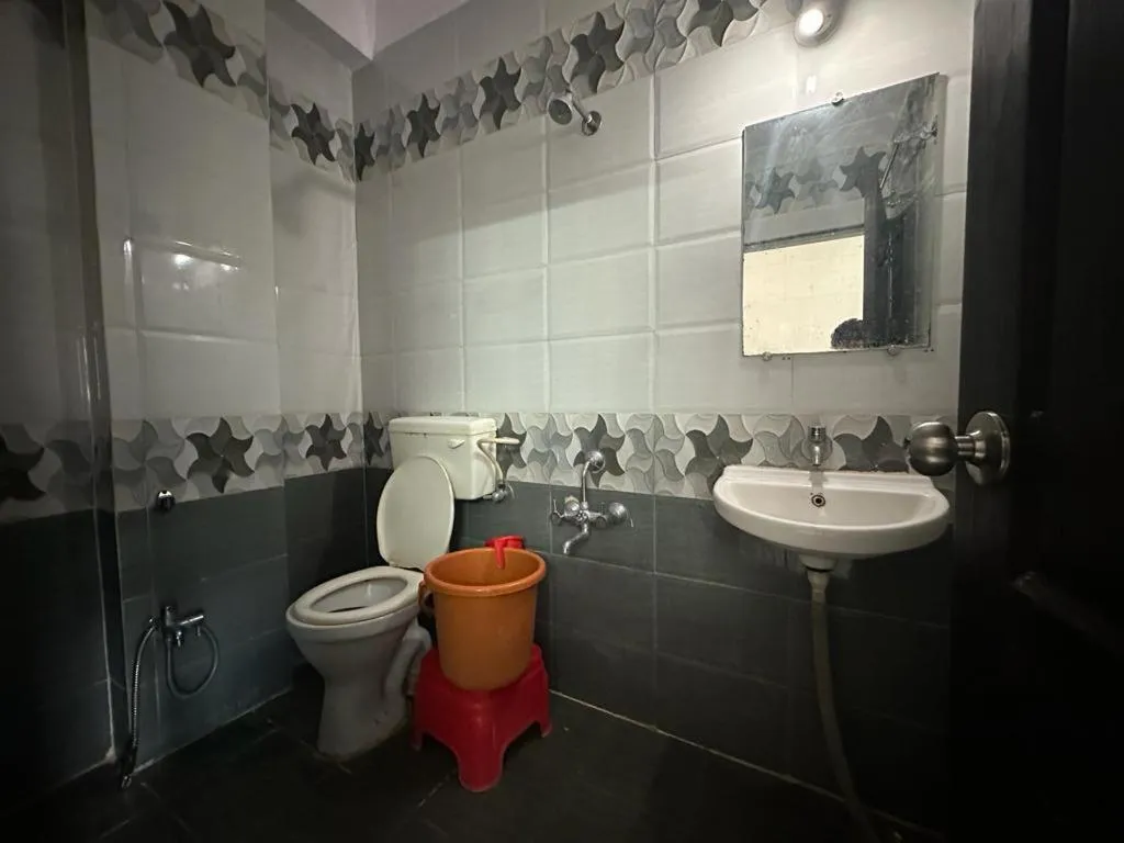 Bathroom in Hotel Dhruv Palace