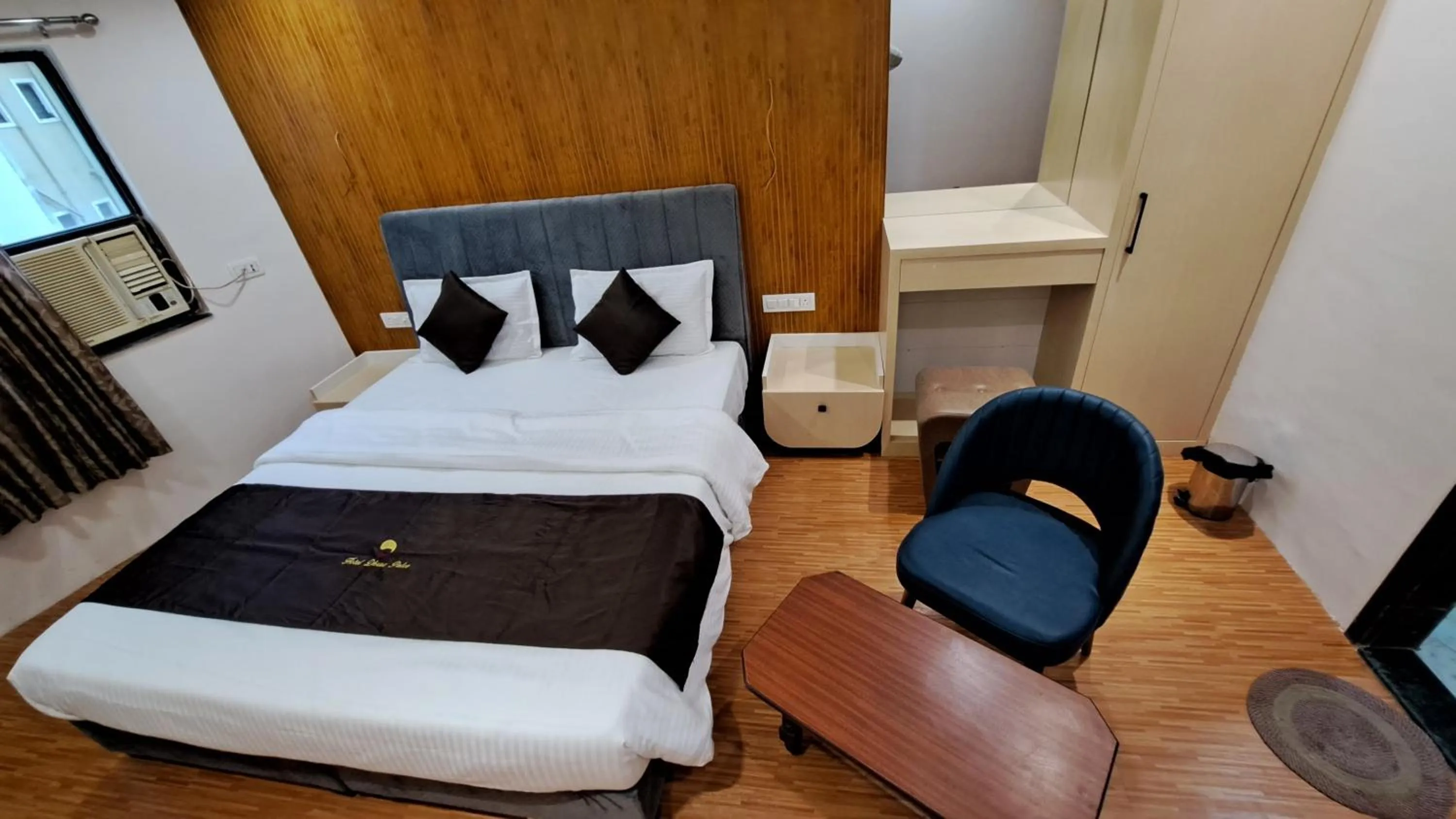 Bed in Hotel Dhruv Palace