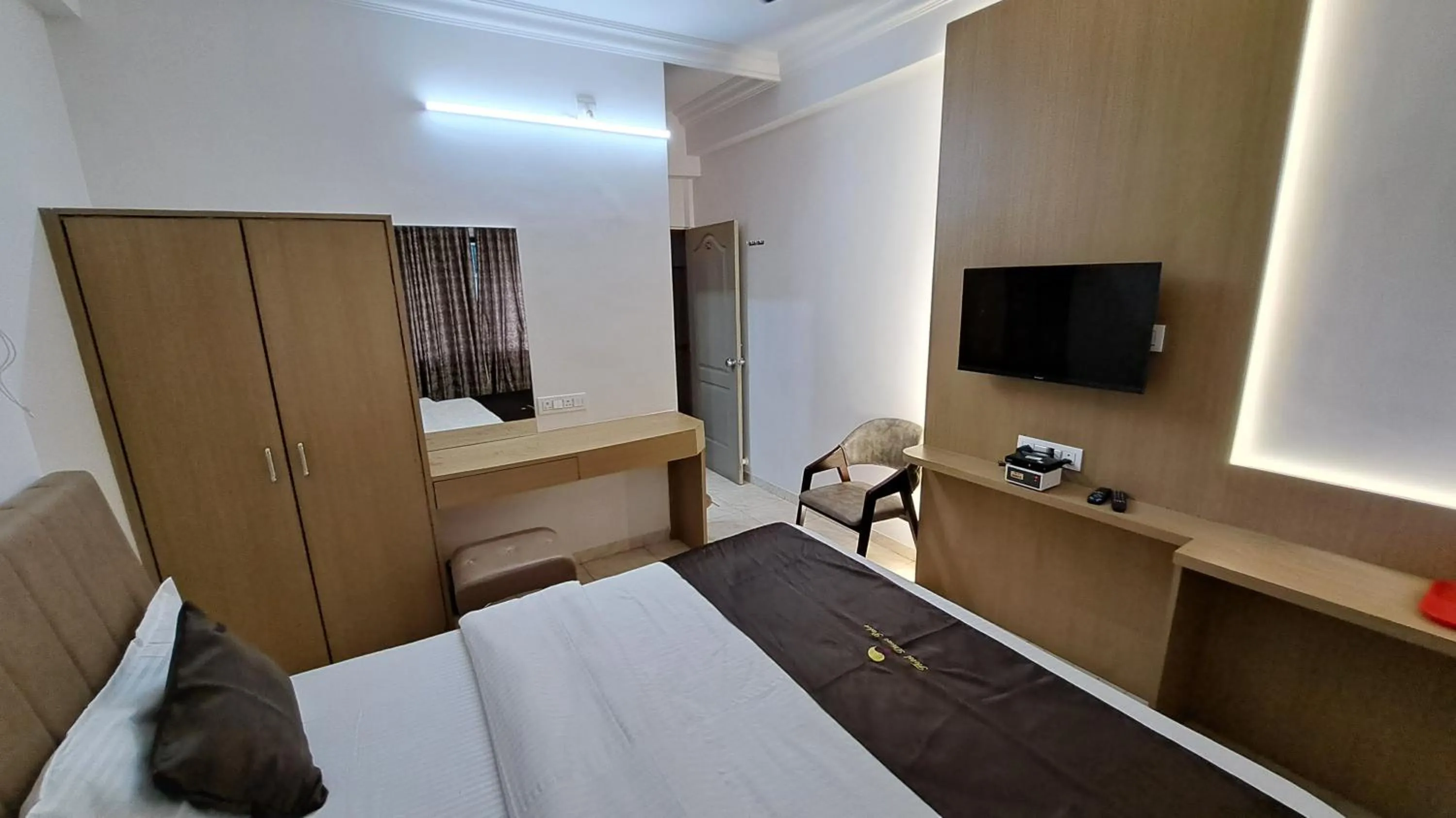 Bed in Hotel Dhruv Palace