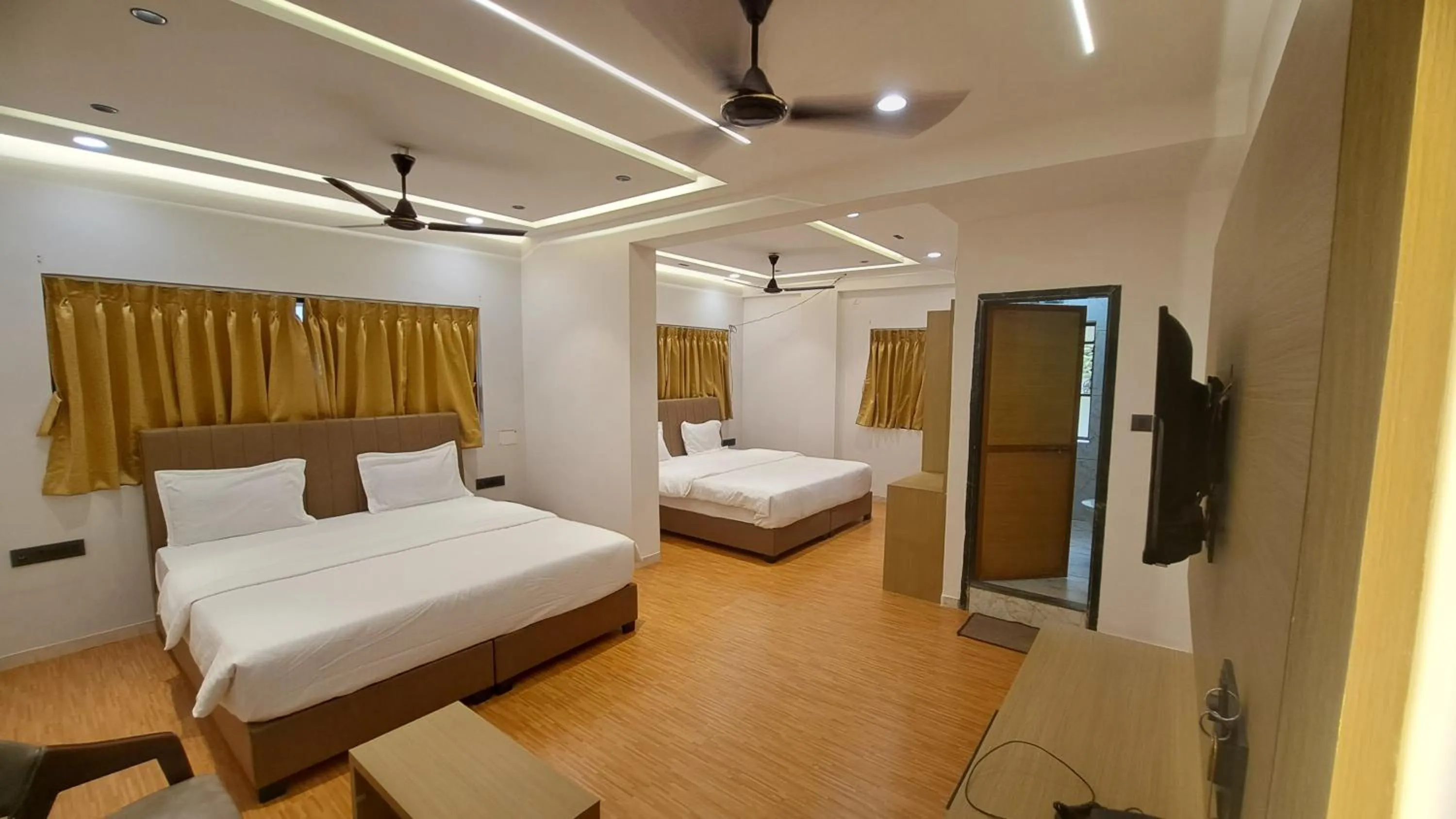 Bed in Hotel Dhruv Palace