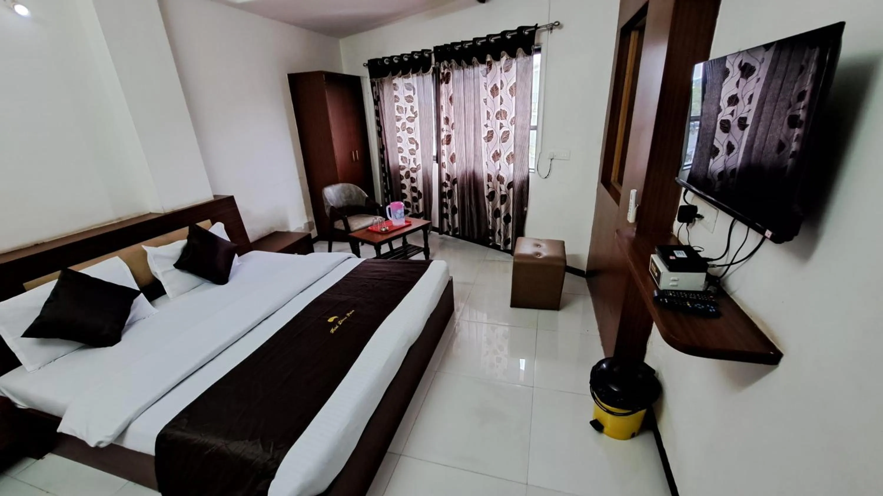 Bed in Hotel Dhruv Palace