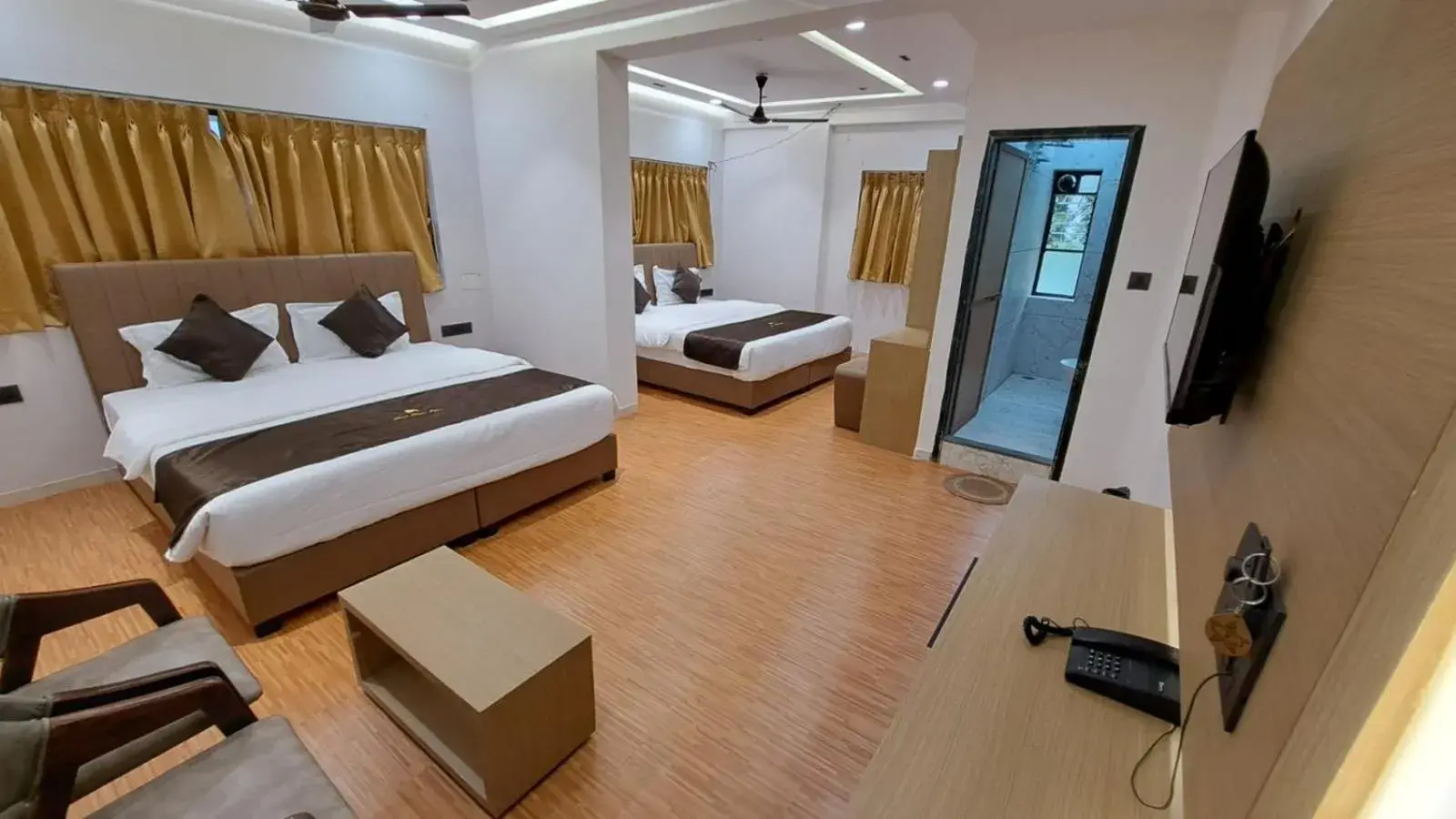 Superior Quadruple Room in Hotel Dhruv Palace Superior Quadruple Room in Hotel Dhruv Palace