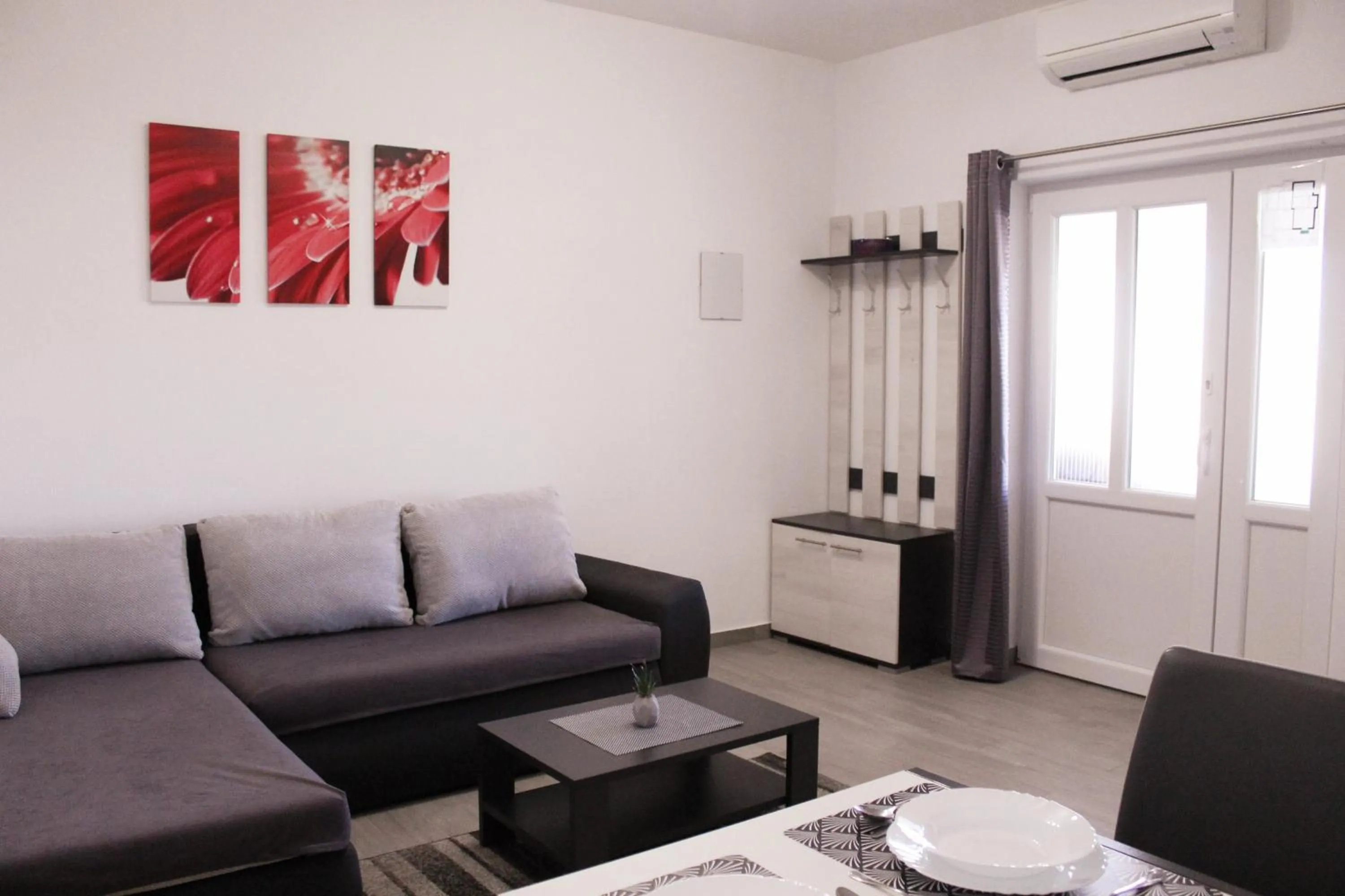 Apartmani Mladenka