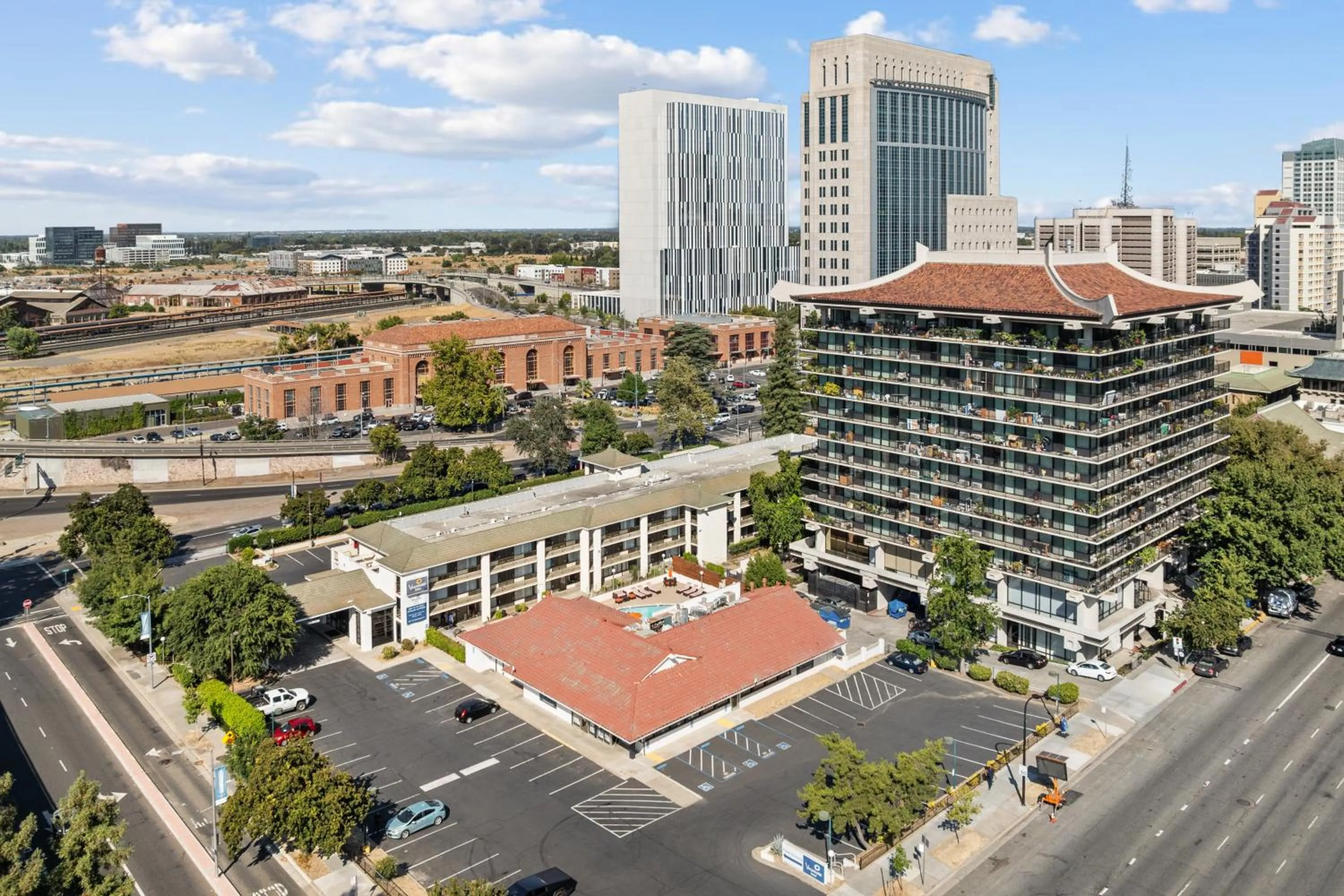 Property building in Vagabond Inn Executive Old Town