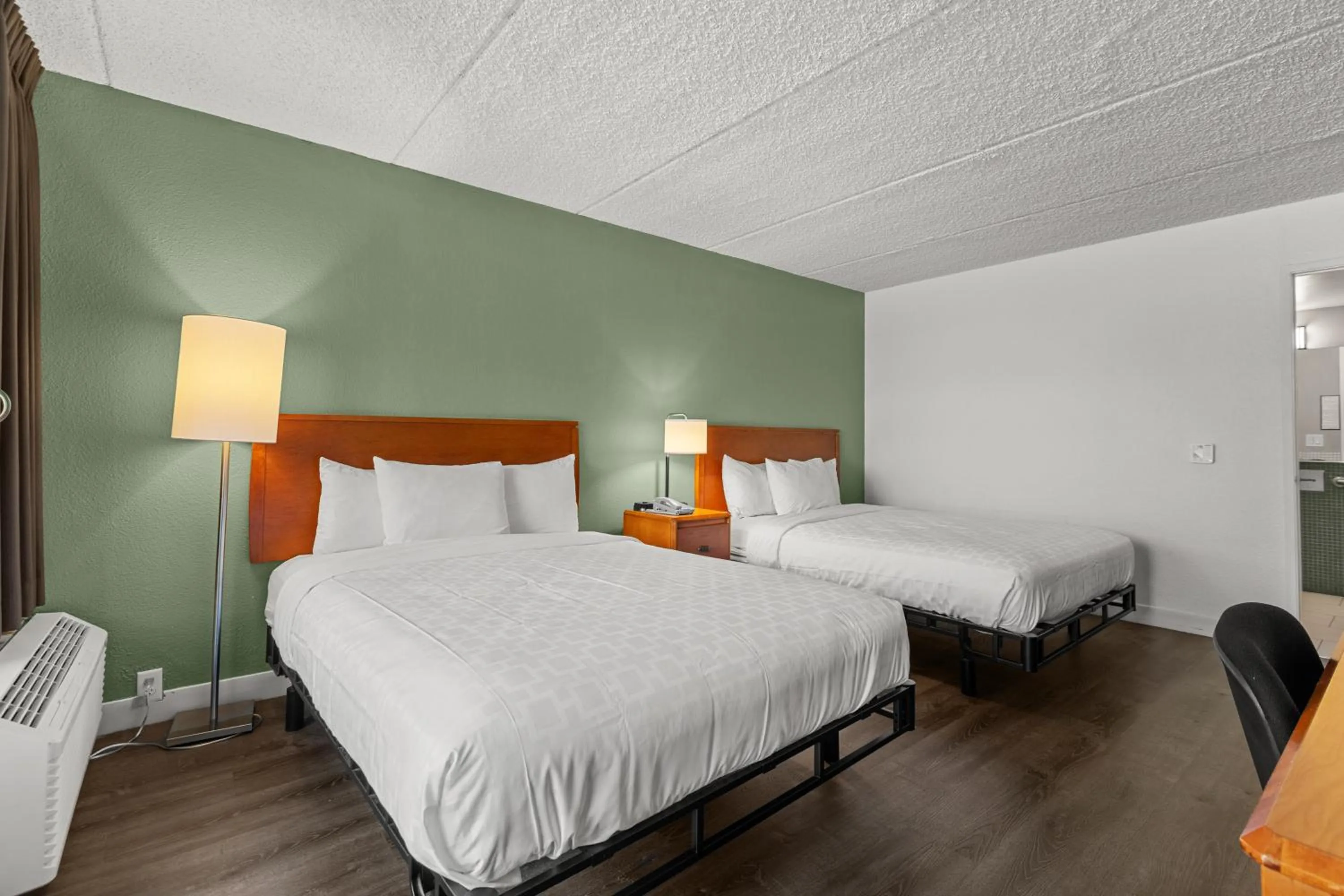 Bed in Vagabond Inn Executive Old Town