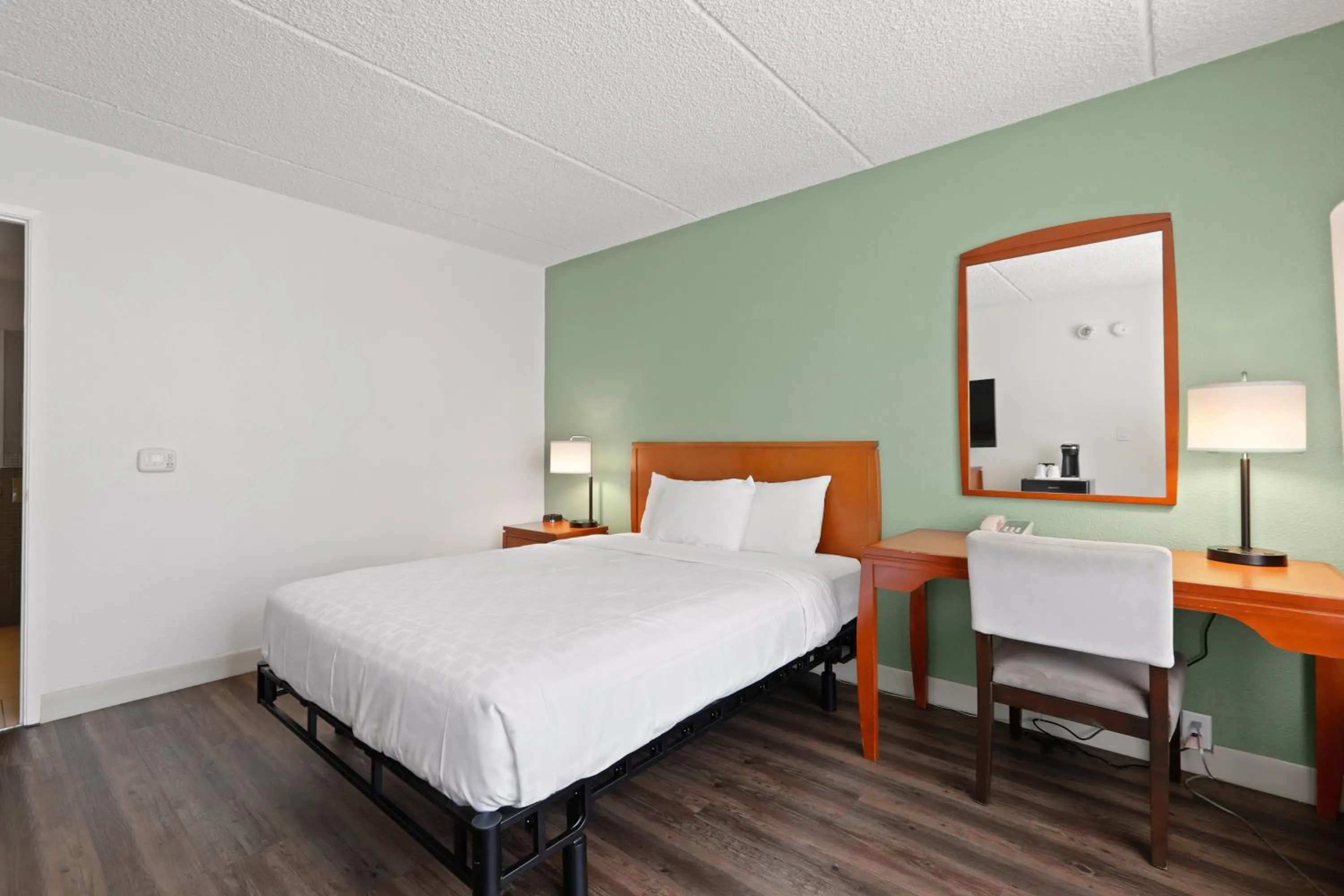 Bed in Vagabond Inn Executive Old Town