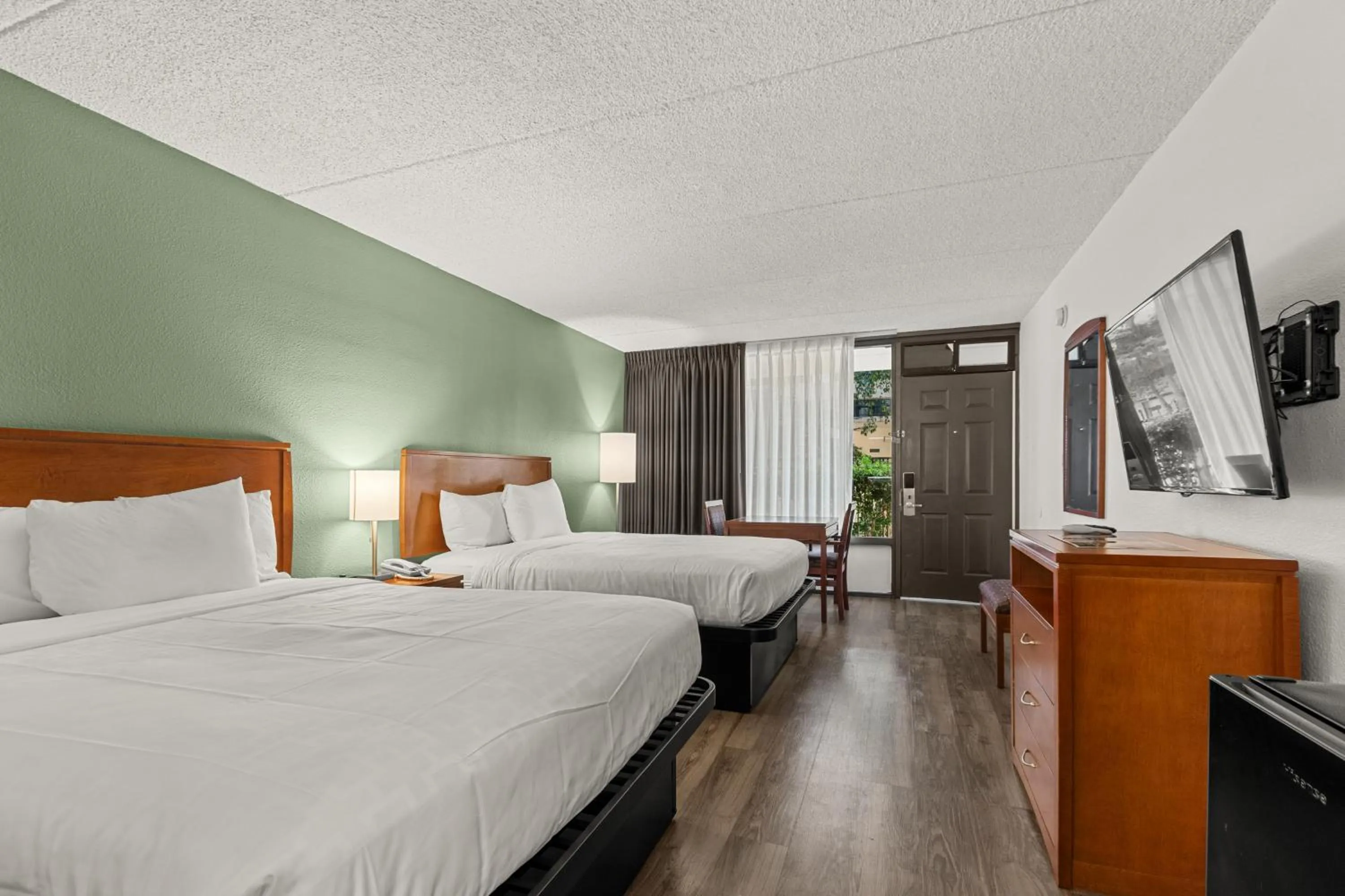 Bedroom, Bed in Vagabond Inn Executive Old Town