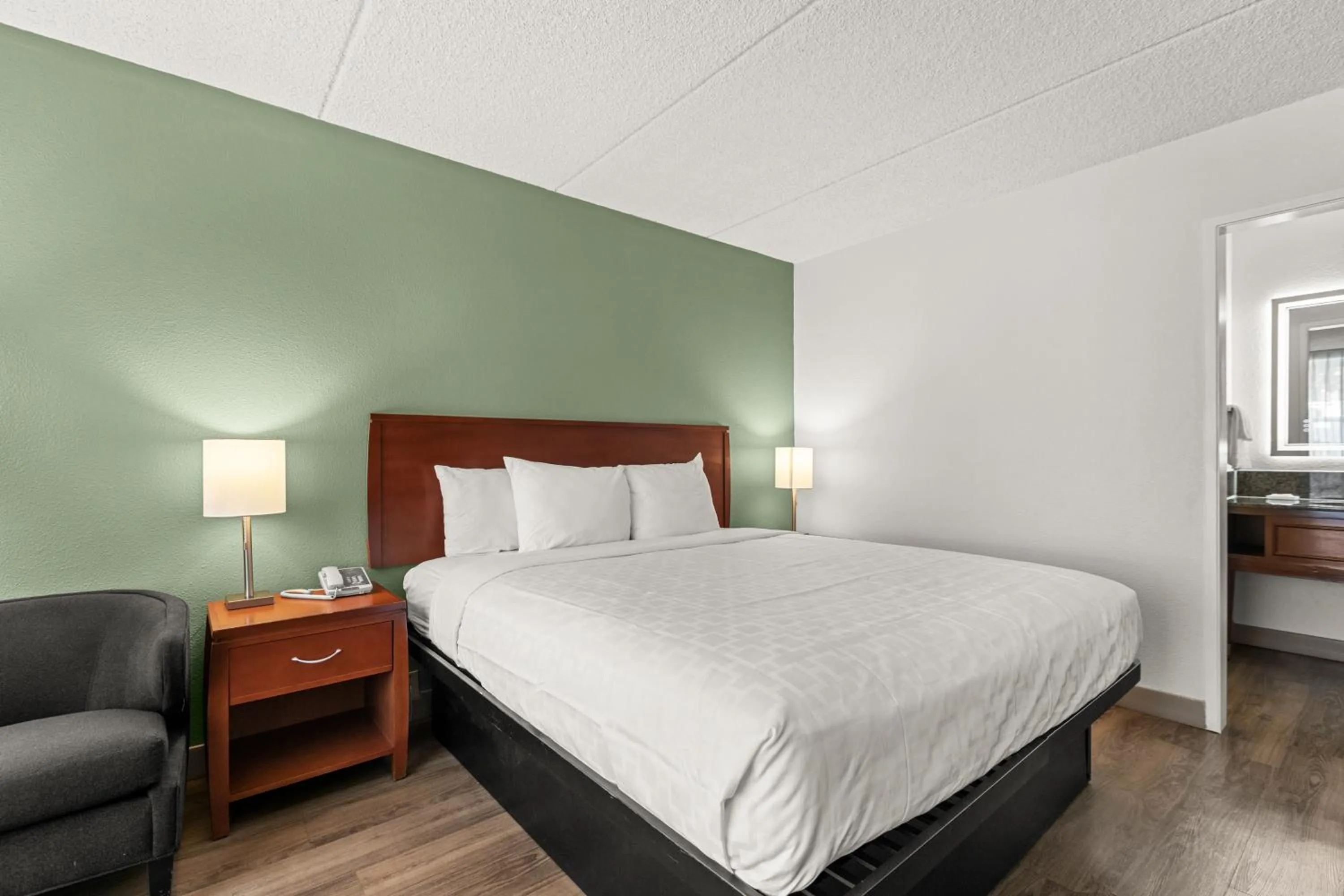 Bed in Vagabond Inn Executive Old Town