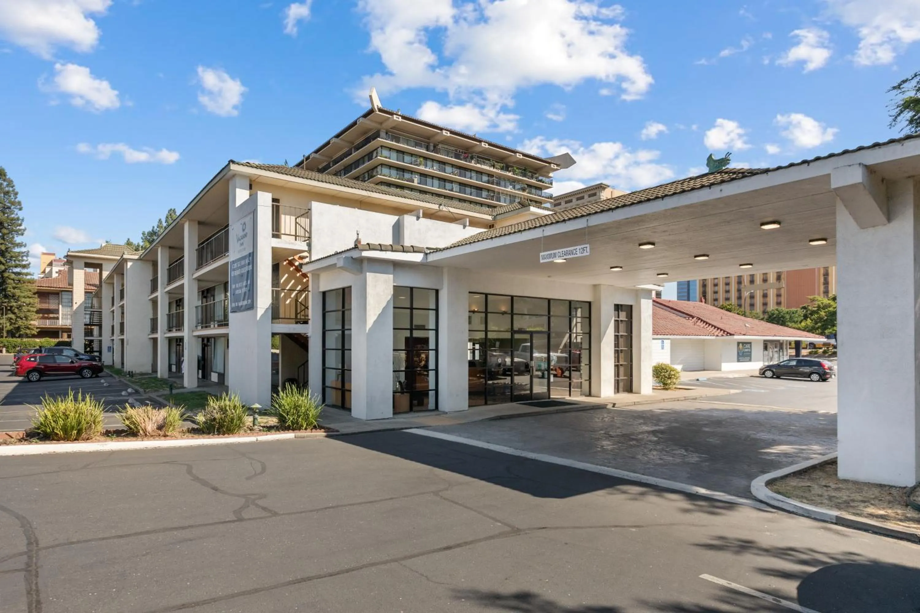 Property building in Vagabond Inn Executive Old Town