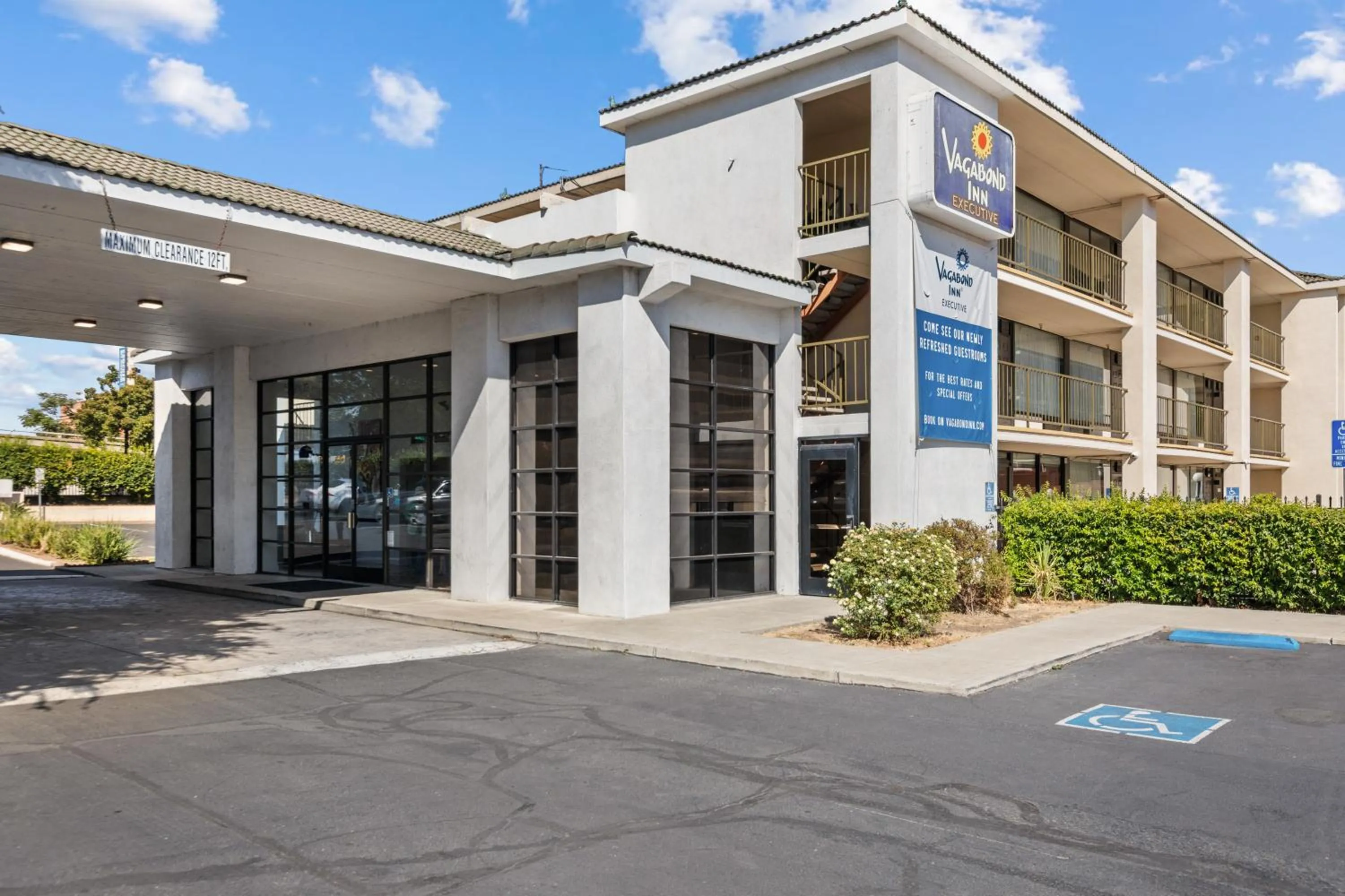 Property building in Vagabond Inn Executive Old Town