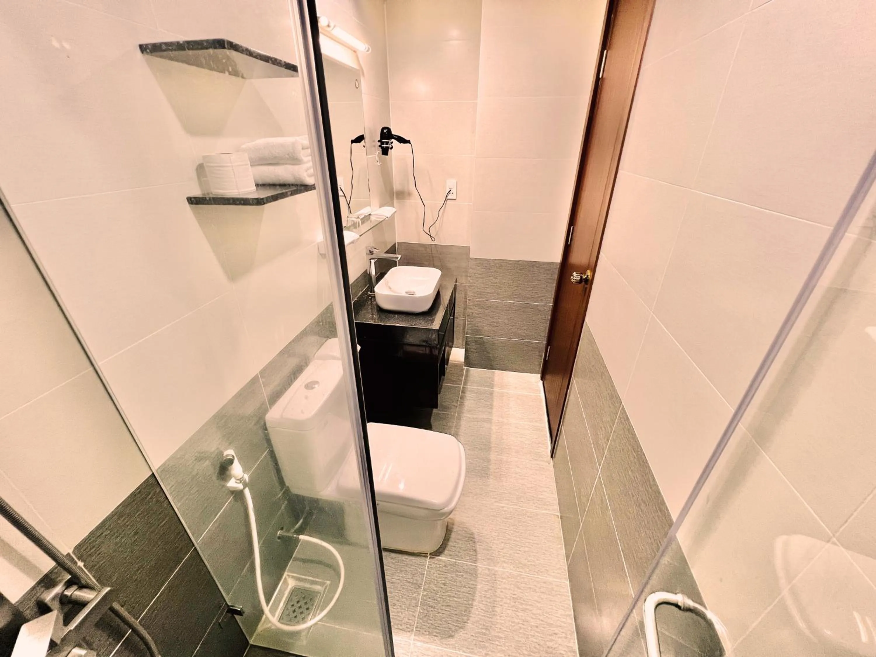Bathroom in Dương Đông Hotel