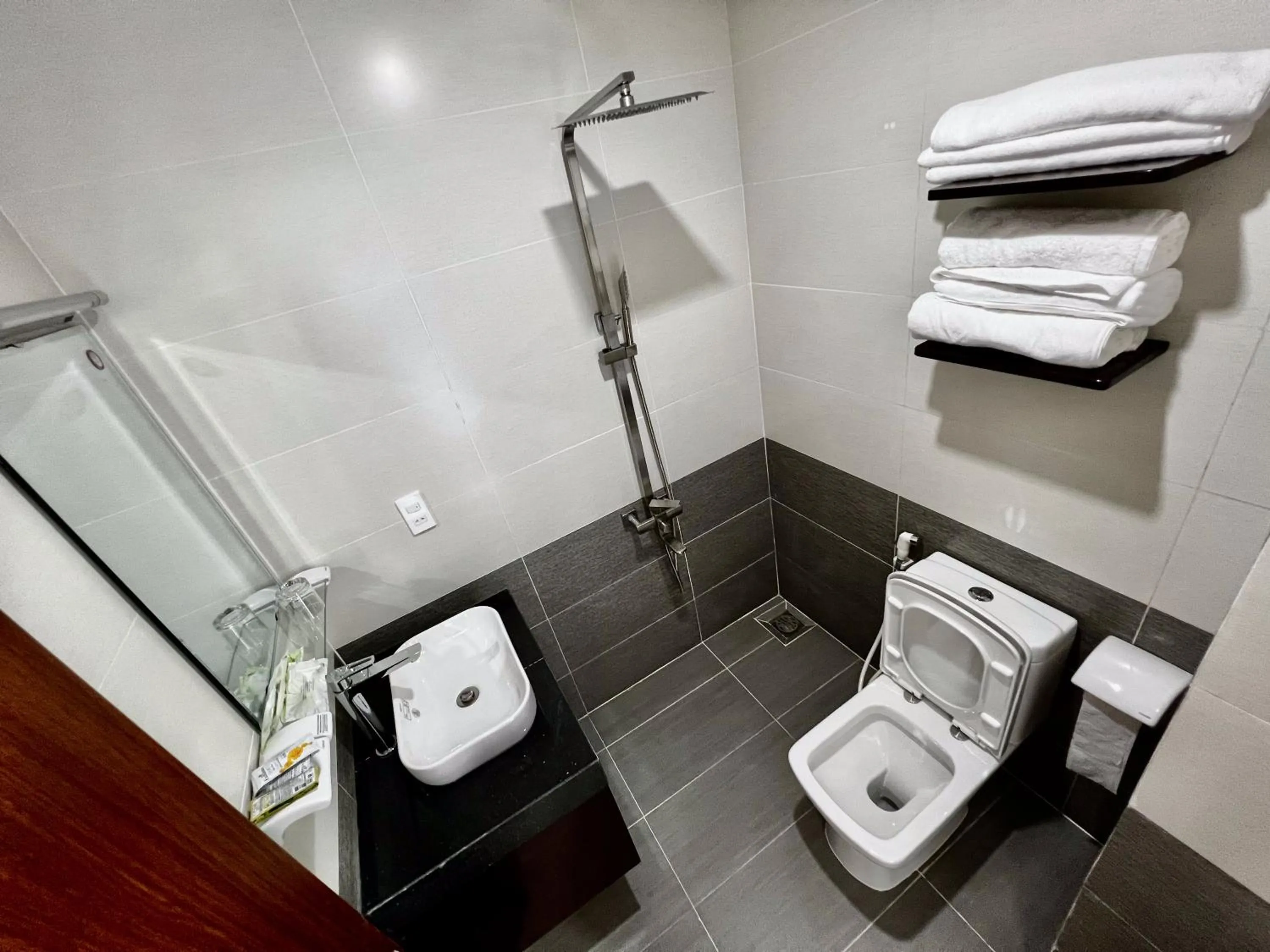 Bathroom in Dương Đông Hotel