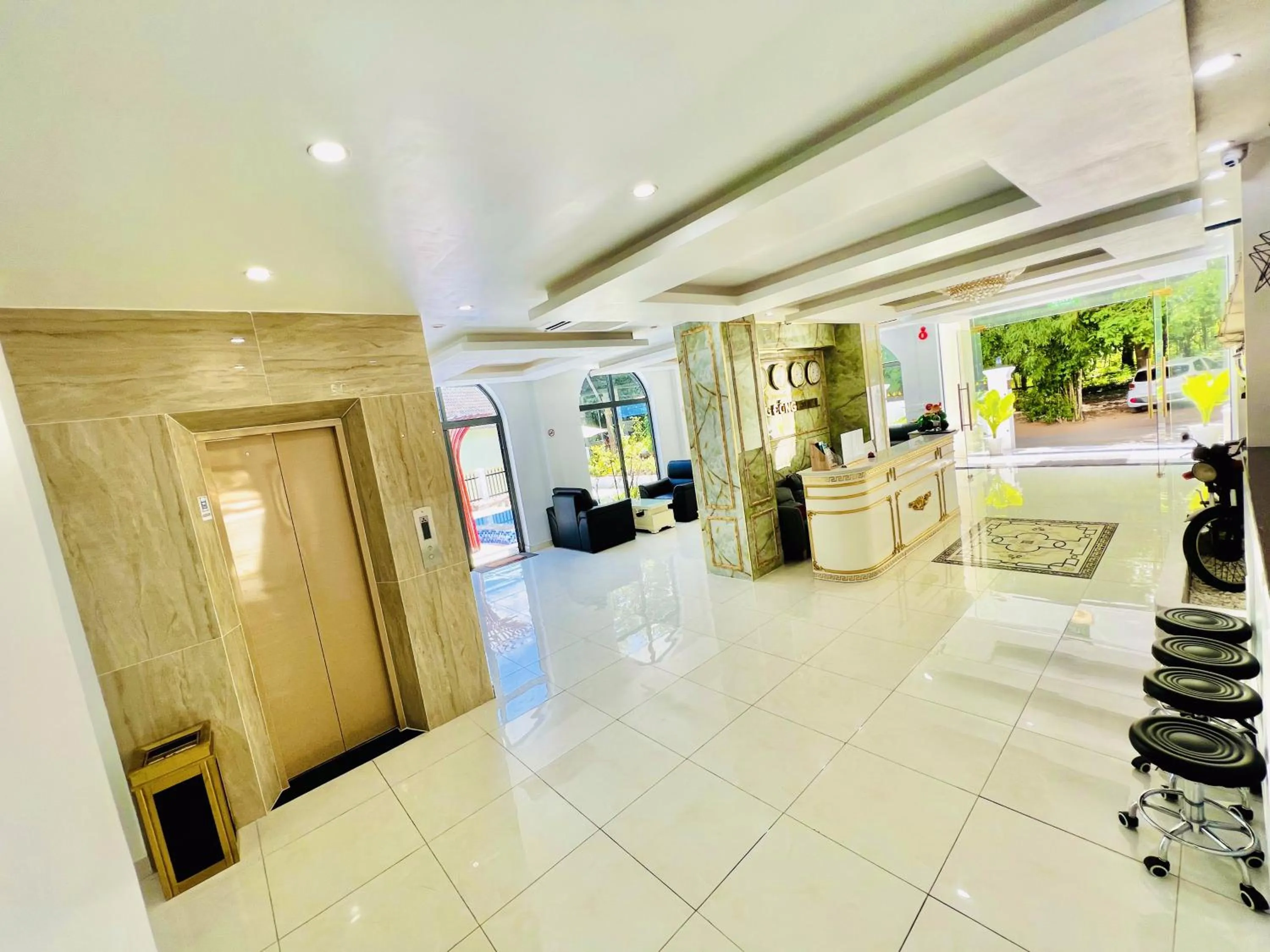 Lobby or reception in Dương Đông Hotel