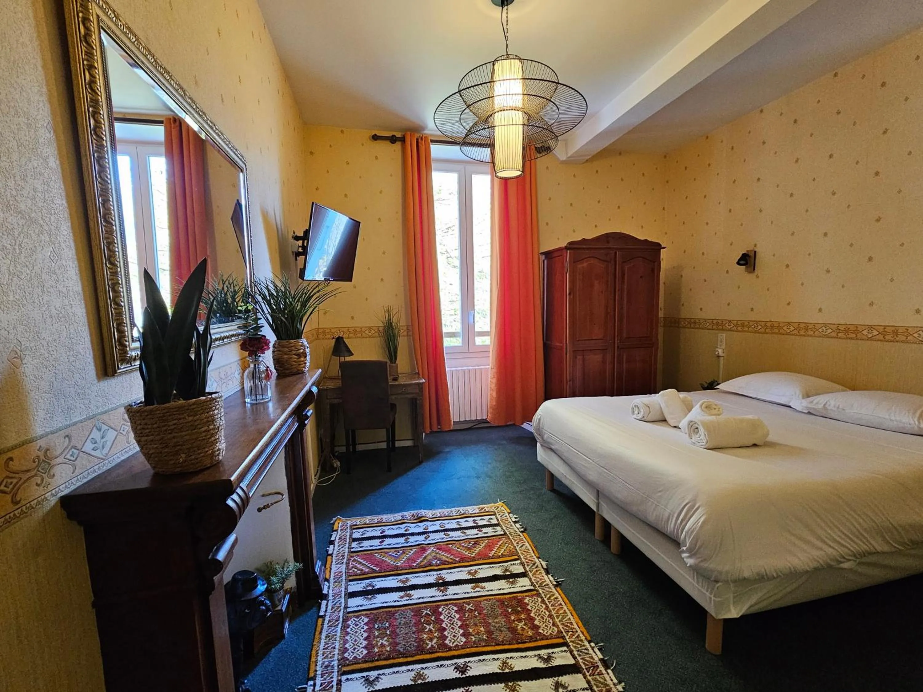 Bed in Hôtel Restaurant "La Petite Auberge"