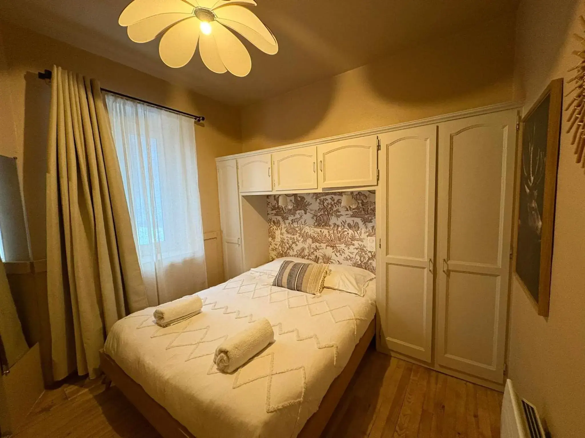 Standard Suite with Private Bathroom and Private Toilets in Hôtel Restaurant "La Petite Auberge" Standard Suite with Private Bathroom and Private Toilets in Hôtel Restaurant "La Petite Auberge"