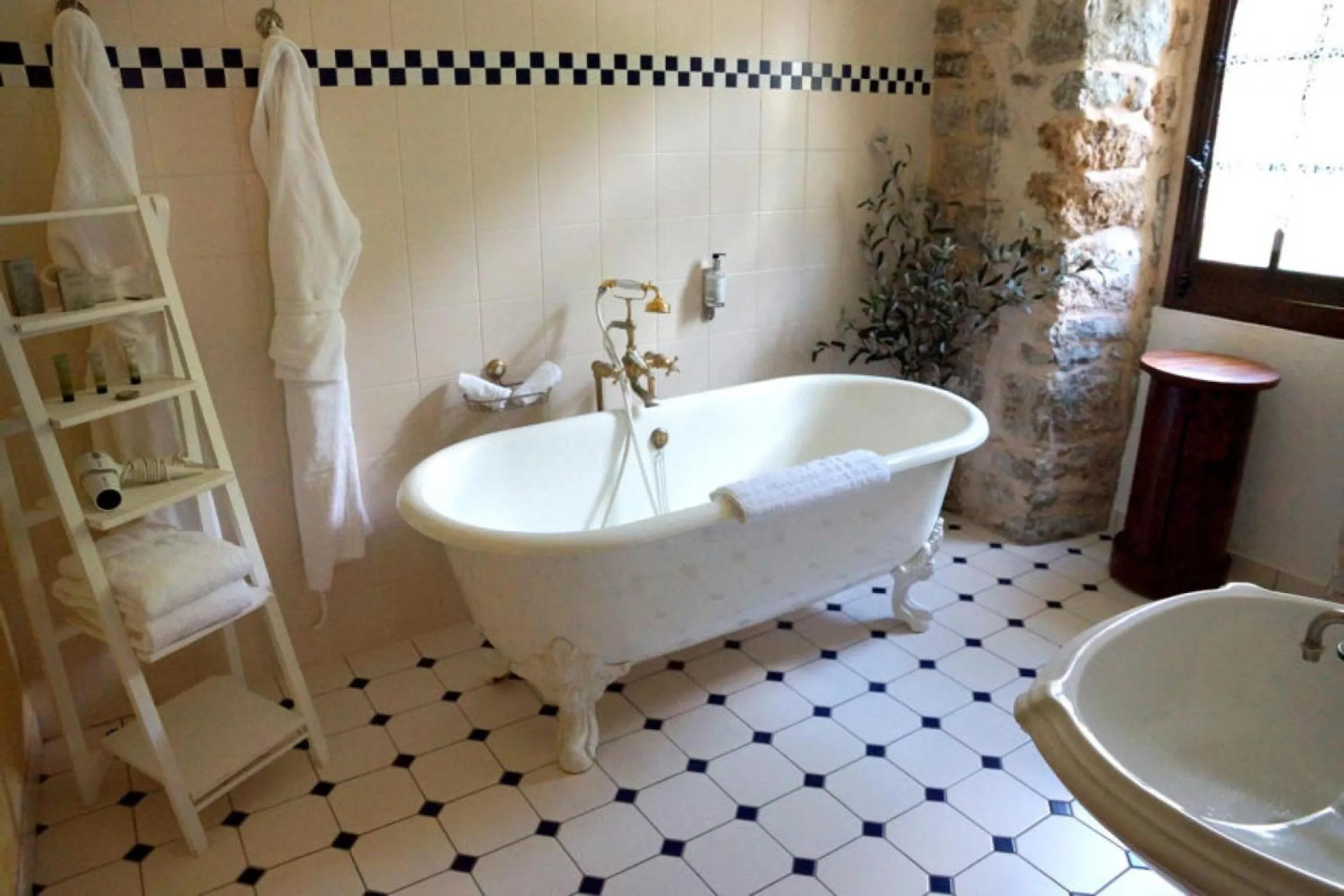 Bathroom in Château De La Caze Piscine & Spa - Ste Enimie