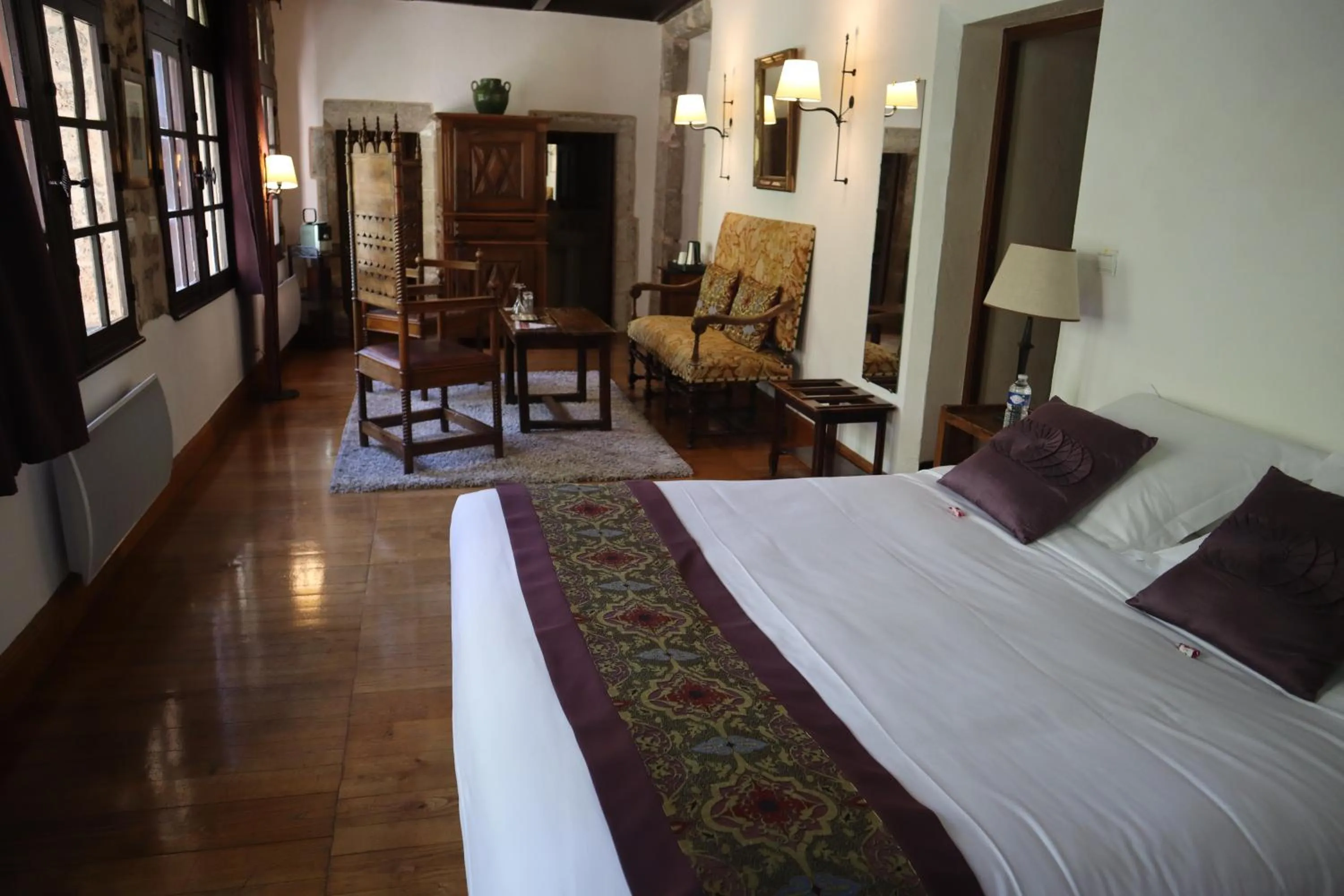 Photo of the whole room, Bed in Château De La Caze Piscine & Spa - Ste Enimie