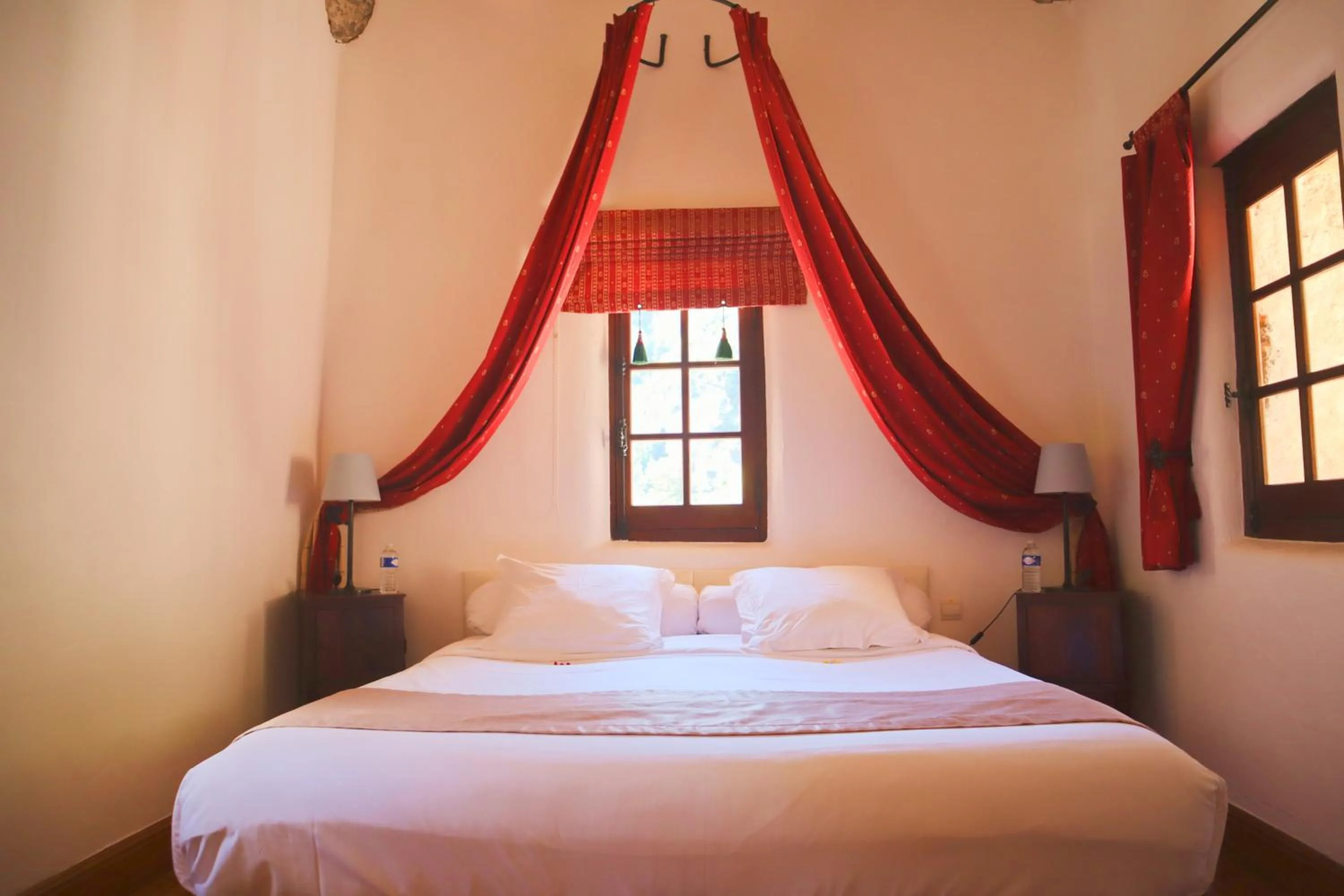 Bedroom, Bed in Château De La Caze Piscine & Spa - Ste Enimie