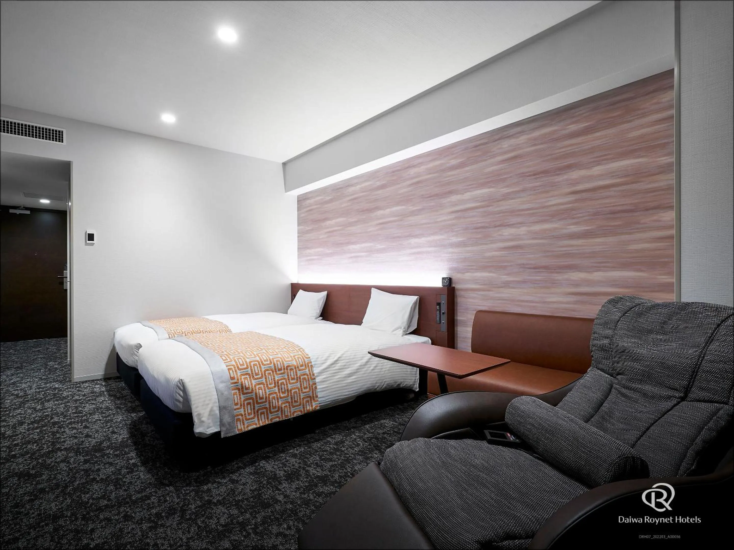 Bed in Daiwa Roynet Hotel Kumamoto Ginzadori PREMIER - former Daiwa Roynet Hotel Kumamoto Ginzadori