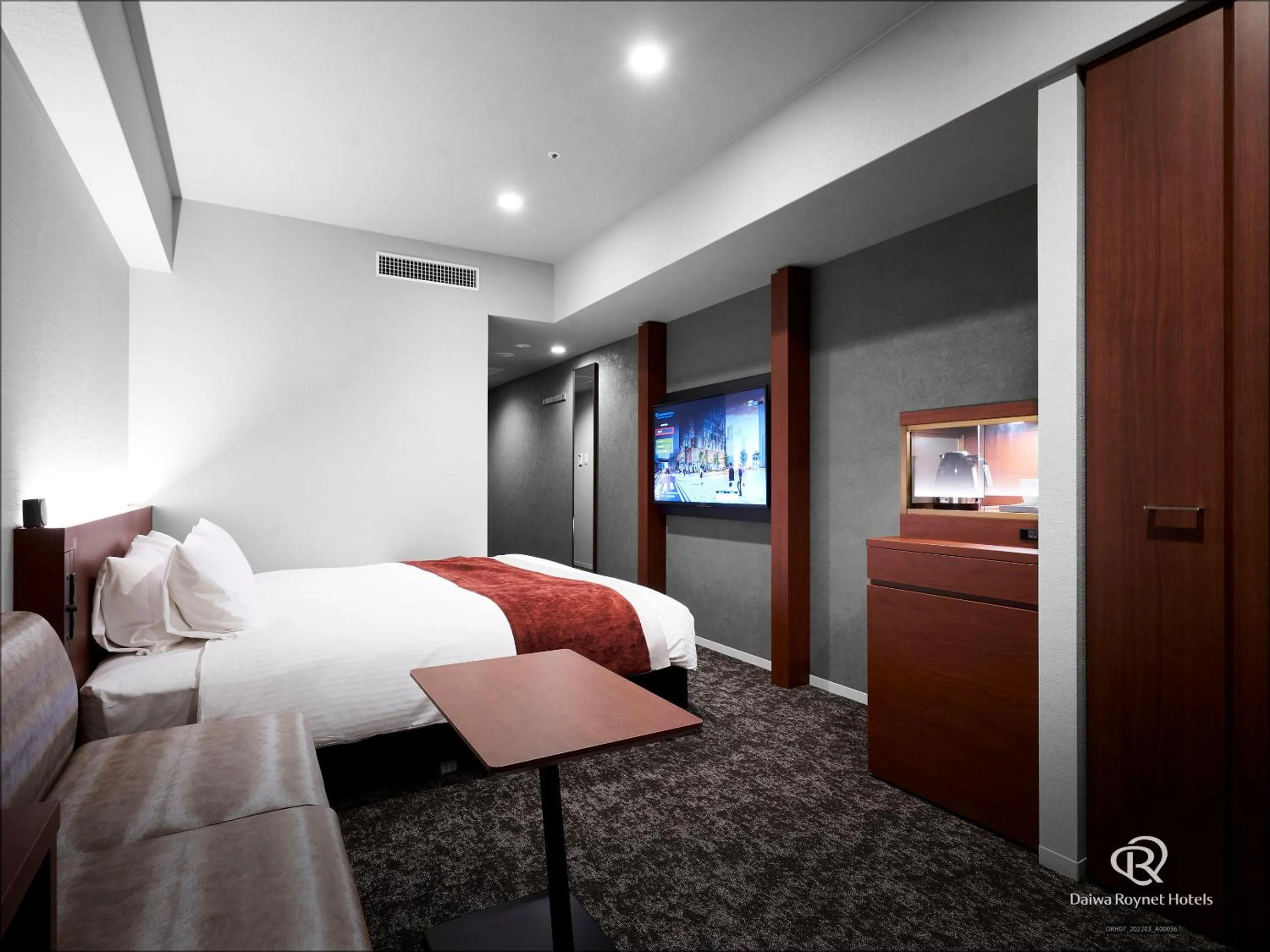 Bed in Daiwa Roynet Hotel Kumamoto Ginzadori PREMIER - former Daiwa Roynet Hotel Kumamoto Ginzadori