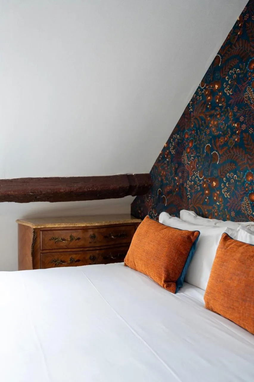 Photo of the whole room, Bed in Hotel de Fleurie - Saint-Germain-des-Pres