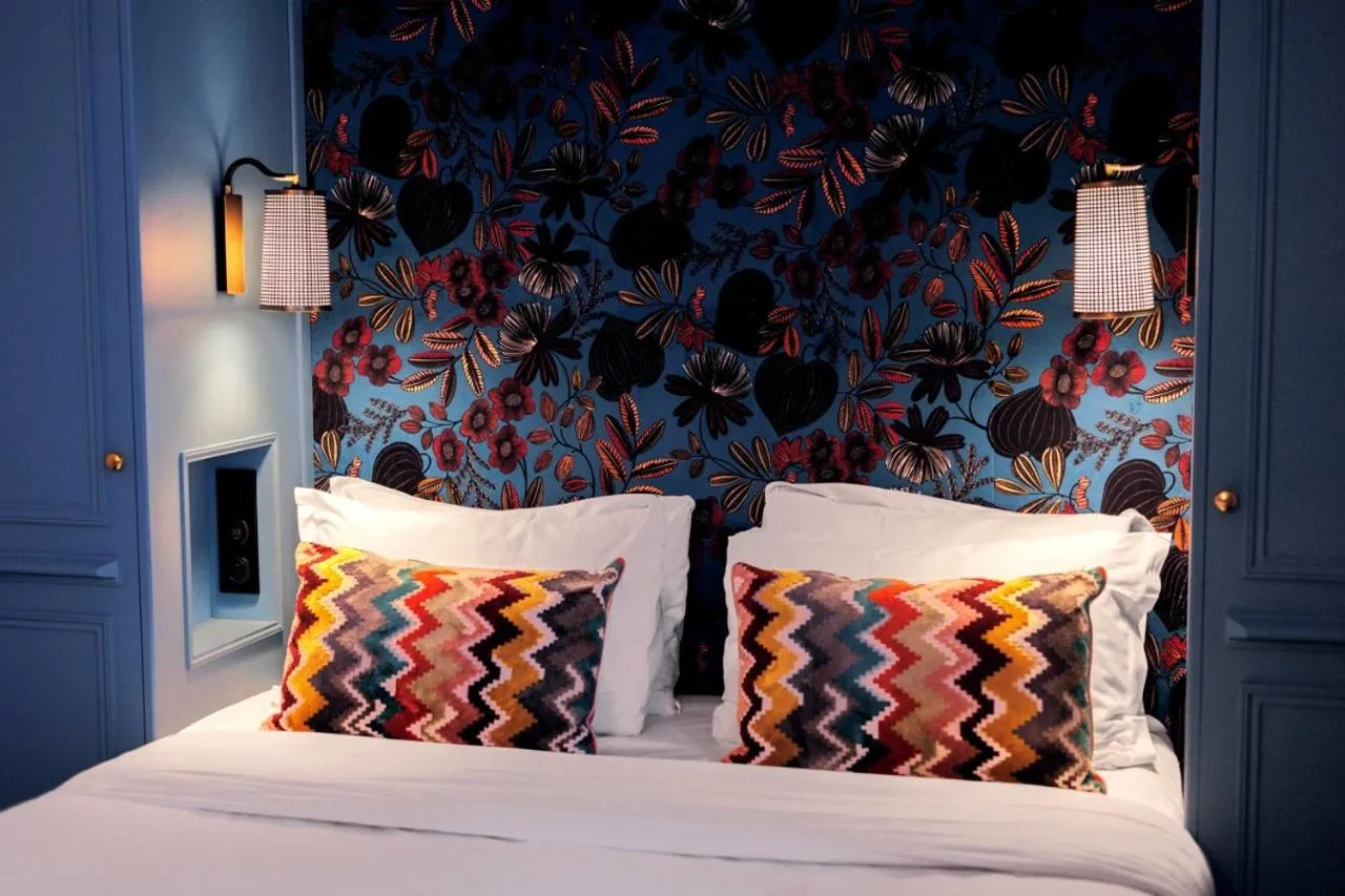 Bed in Hotel de Fleurie - Saint-Germain-des-Pres